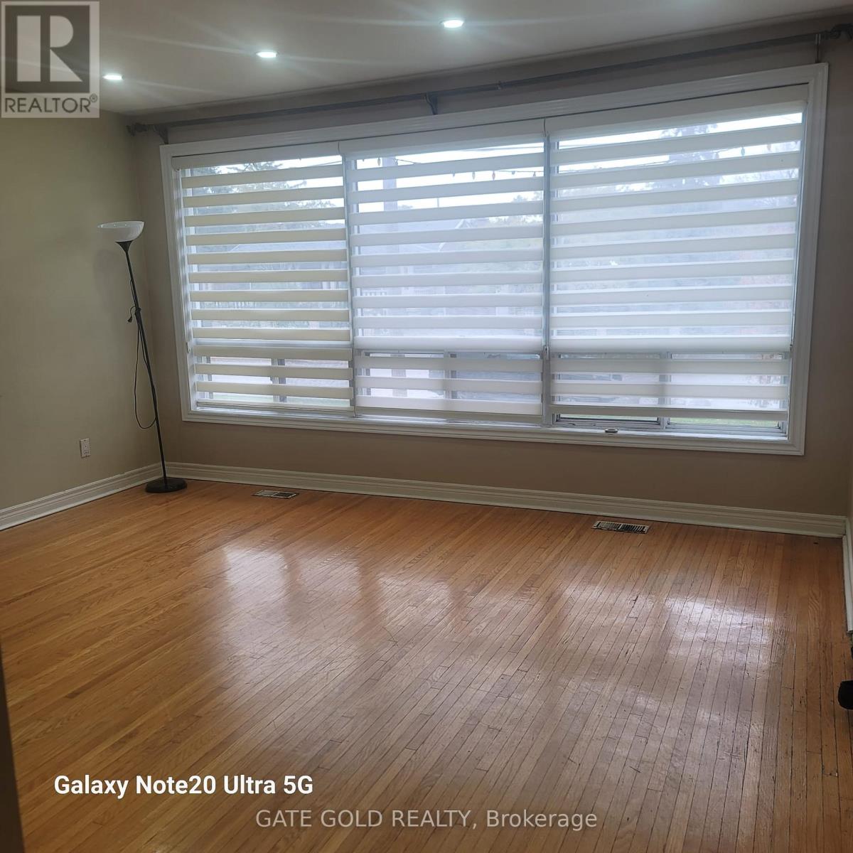 30 Benstrow Avenue, Toronto, Ontario  M9V 2Z8 - Photo 4 - W12496976