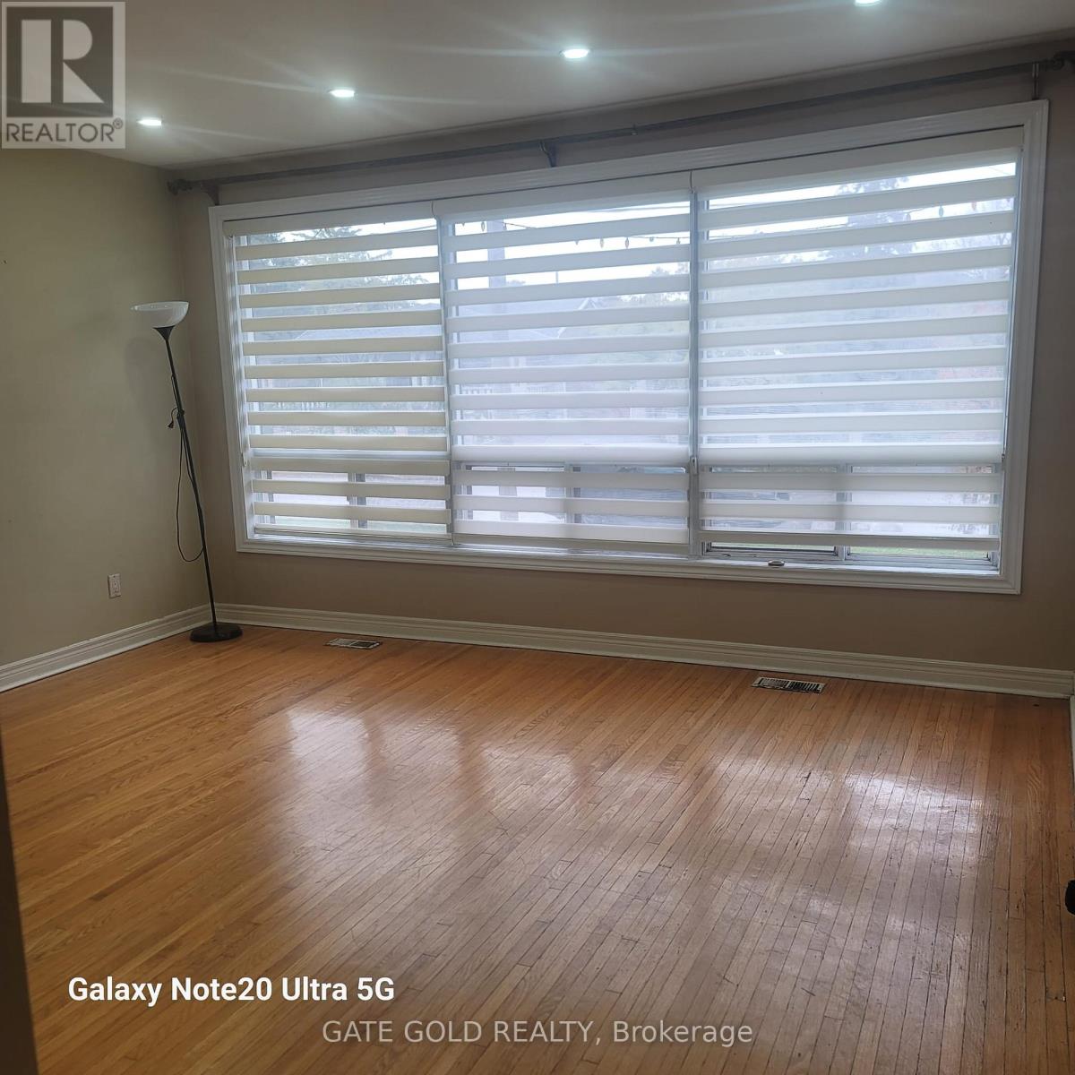 30 Benstrow Avenue, Toronto, Ontario  M9V 2Z8 - Photo 5 - W12496976