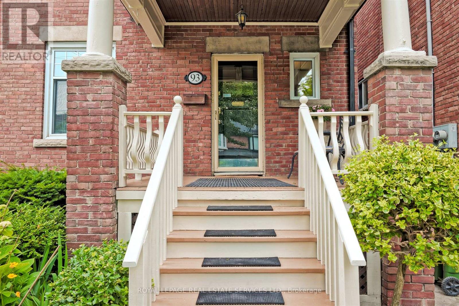 93 MEDLAND CRESCENT, Toronto, Ontario