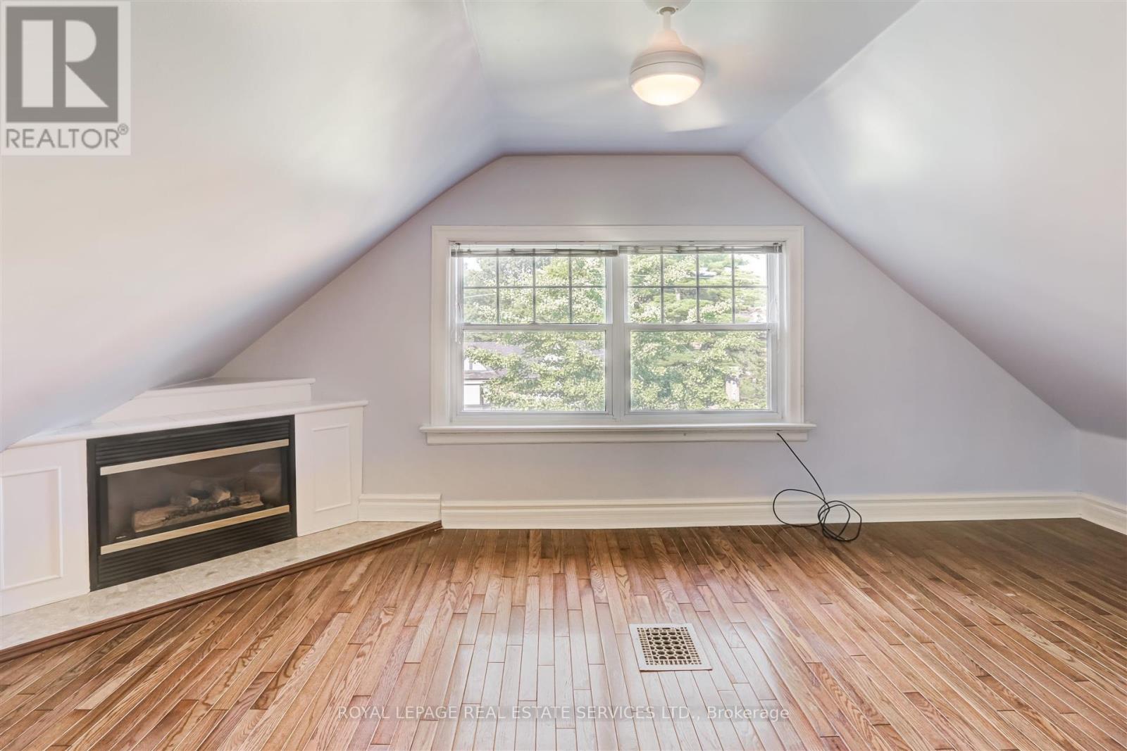 93 Medland Crescent, Toronto, Ontario  M6P 2N3 - Photo 13 - W12496984