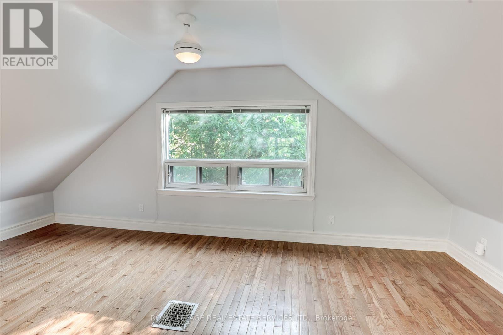 93 Medland Crescent, Toronto, Ontario  M6P 2N3 - Photo 15 - W12496984