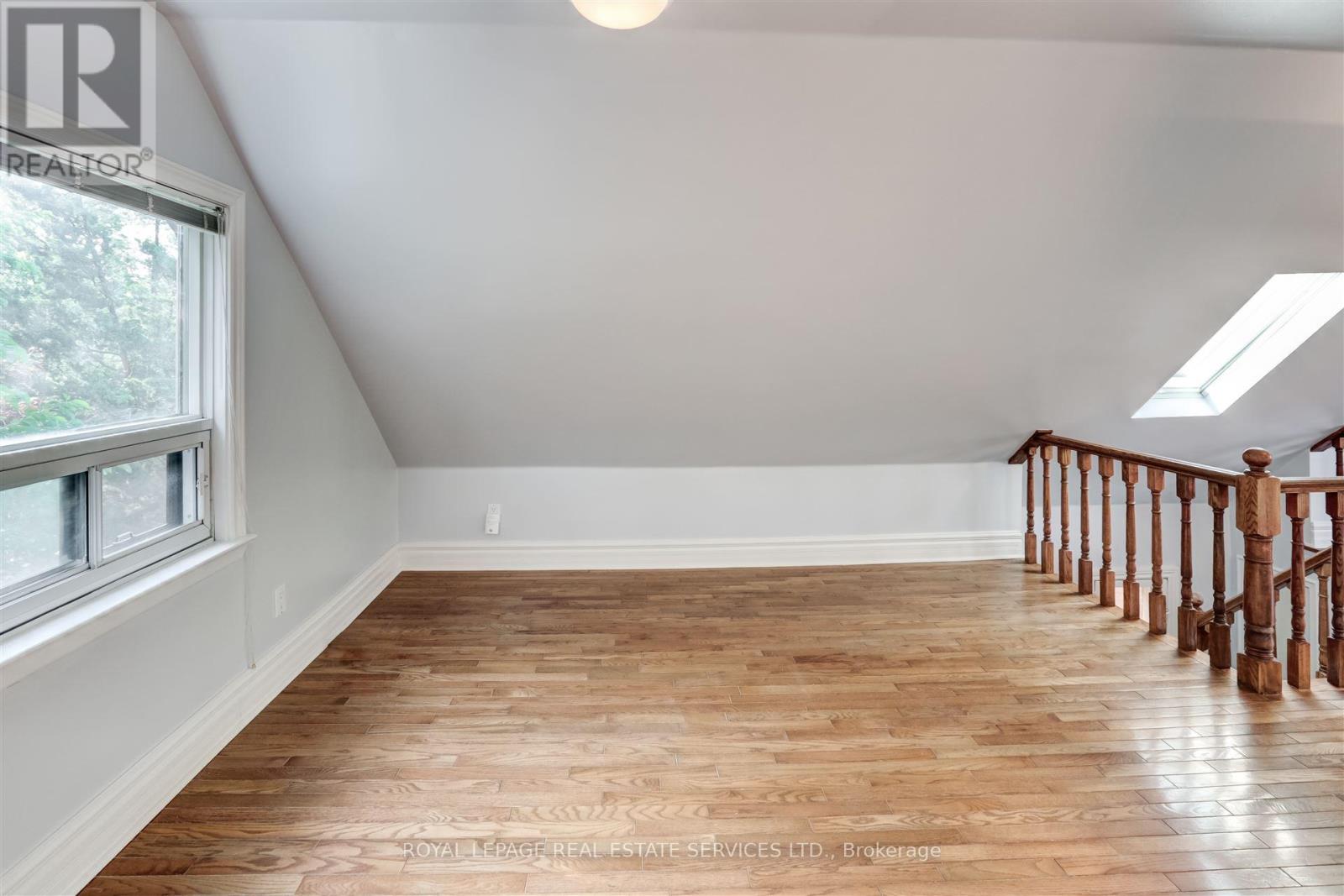 93 Medland Crescent, Toronto, Ontario  M6P 2N3 - Photo 16 - W12496984