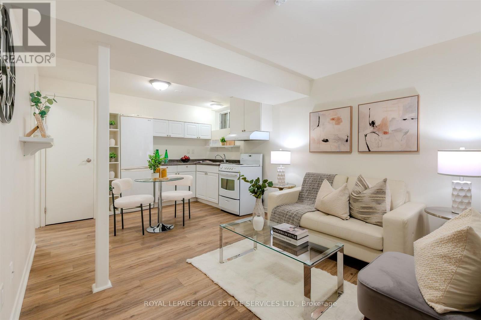 93 Medland Crescent, Toronto, Ontario  M6P 2N3 - Photo 19 - W12496984