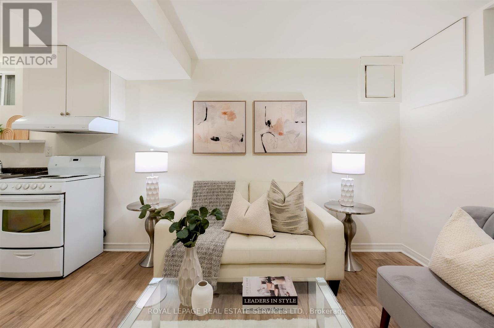 93 Medland Crescent, Toronto, Ontario  M6P 2N3 - Photo 20 - W12496984