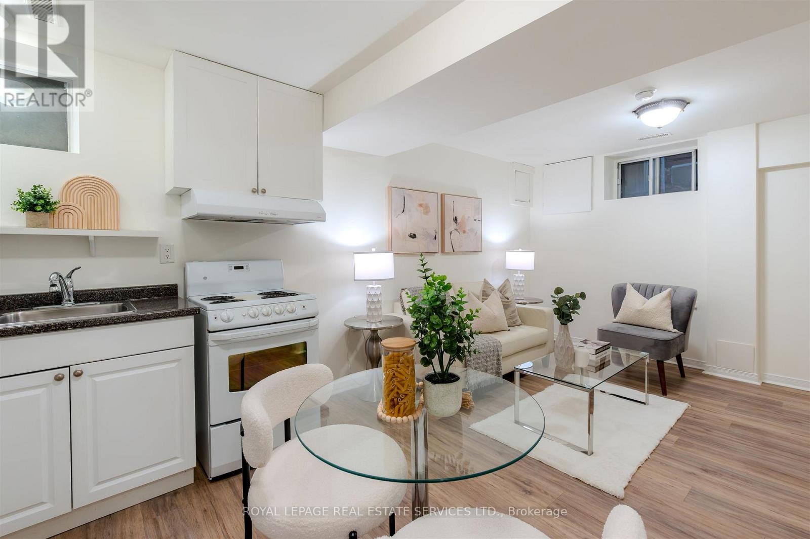 93 Medland Crescent, Toronto, Ontario  M6P 2N3 - Photo 21 - W12496984