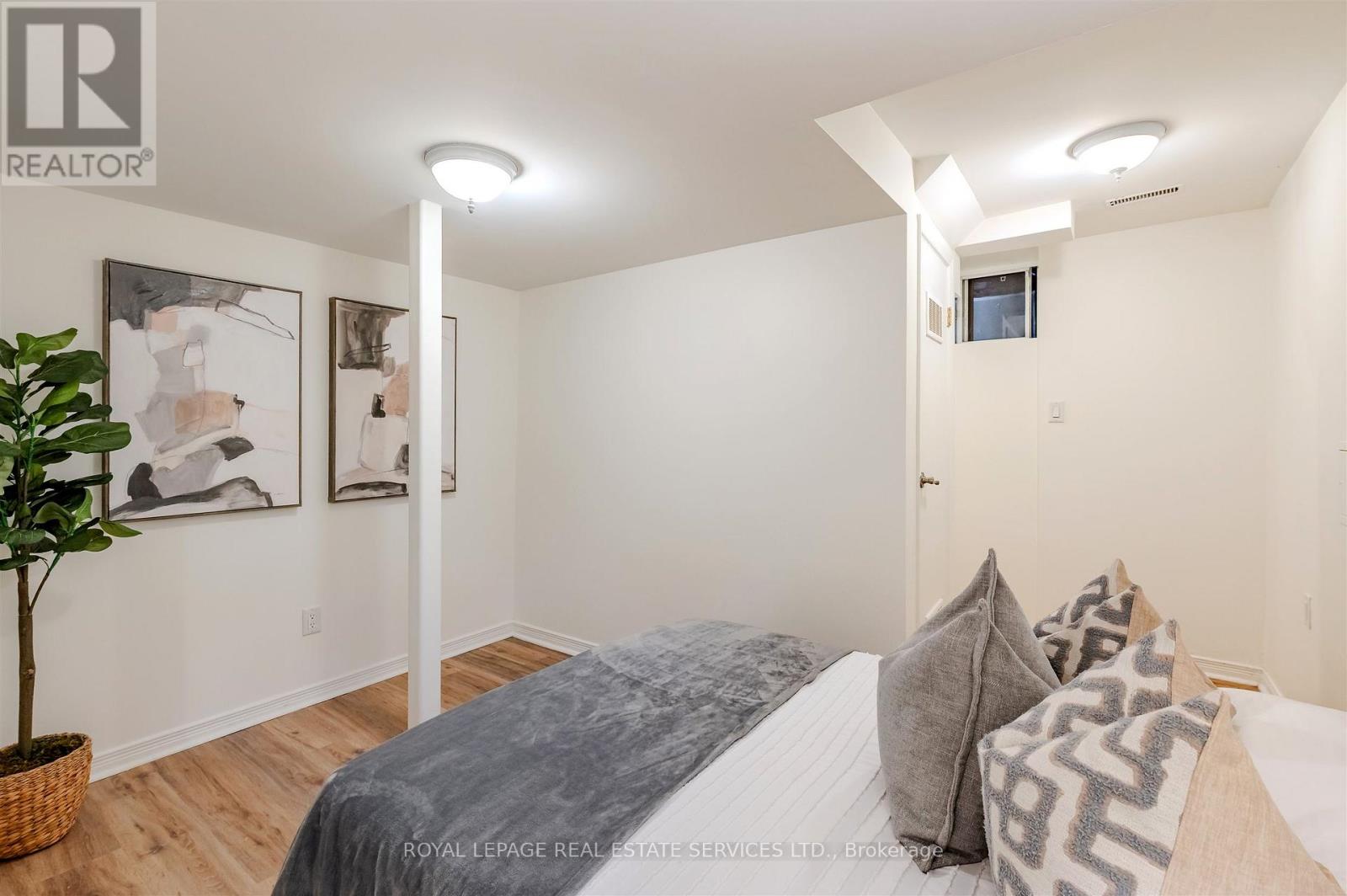 93 Medland Crescent, Toronto, Ontario  M6P 2N3 - Photo 27 - W12496984