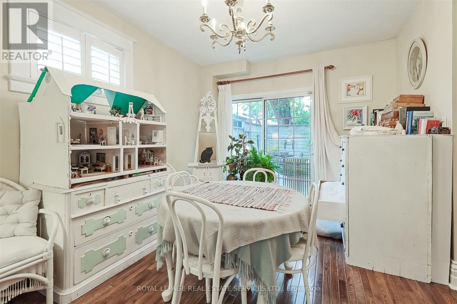 93 Medland Crescent, Toronto, Ontario  M6P 2N3 - Photo 33 - W12496984