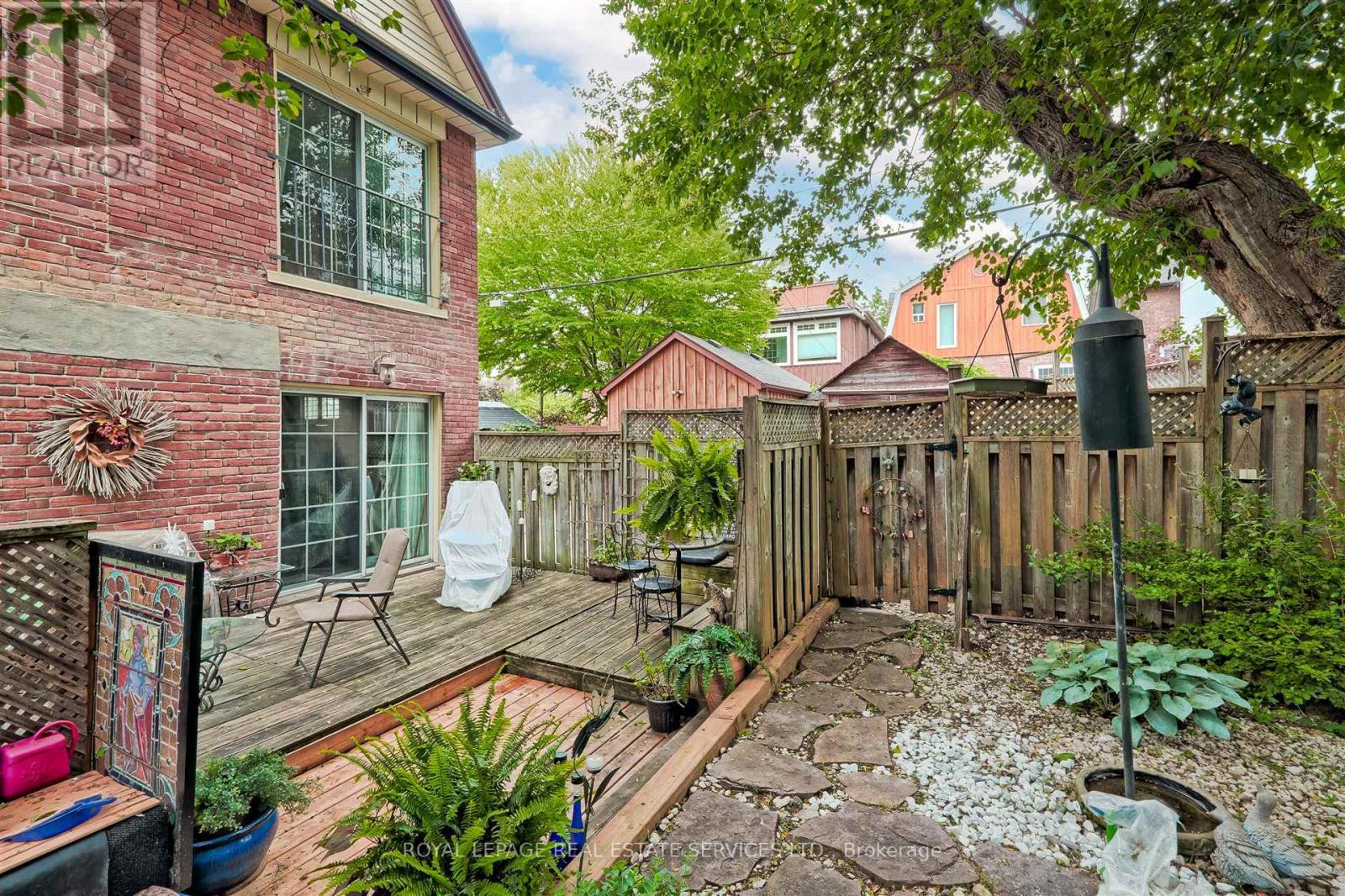 93 Medland Crescent, Toronto, Ontario  M6P 2N3 - Photo 39 - W12496984