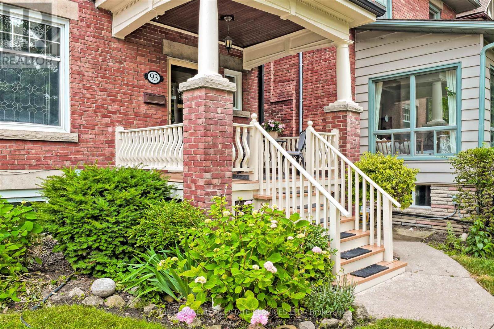 93 Medland Crescent, Toronto, Ontario  M6P 2N3 - Photo 45 - W12496984