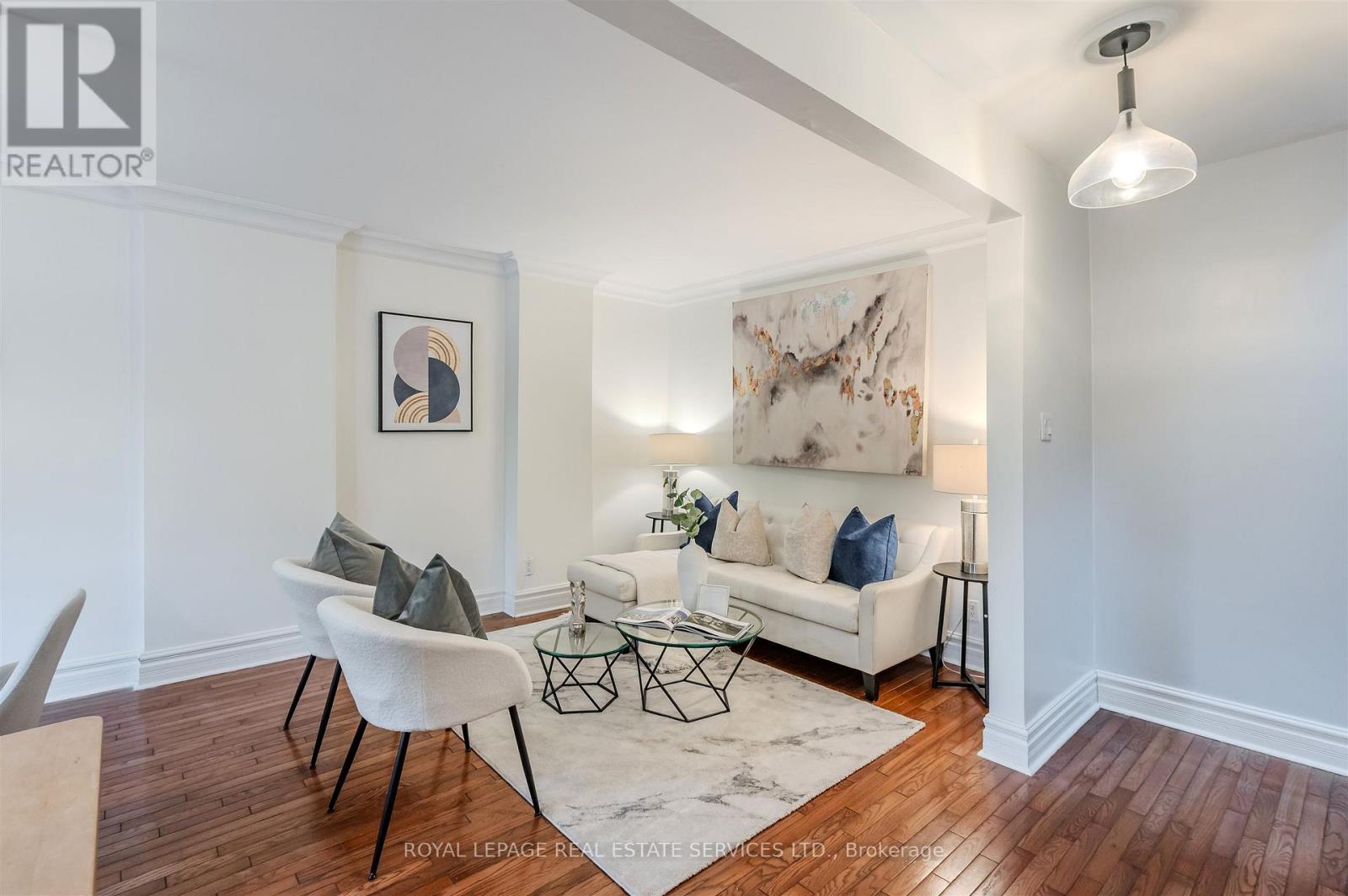 93 Medland Crescent, Toronto, Ontario  M6P 2N3 - Photo 5 - W12496984