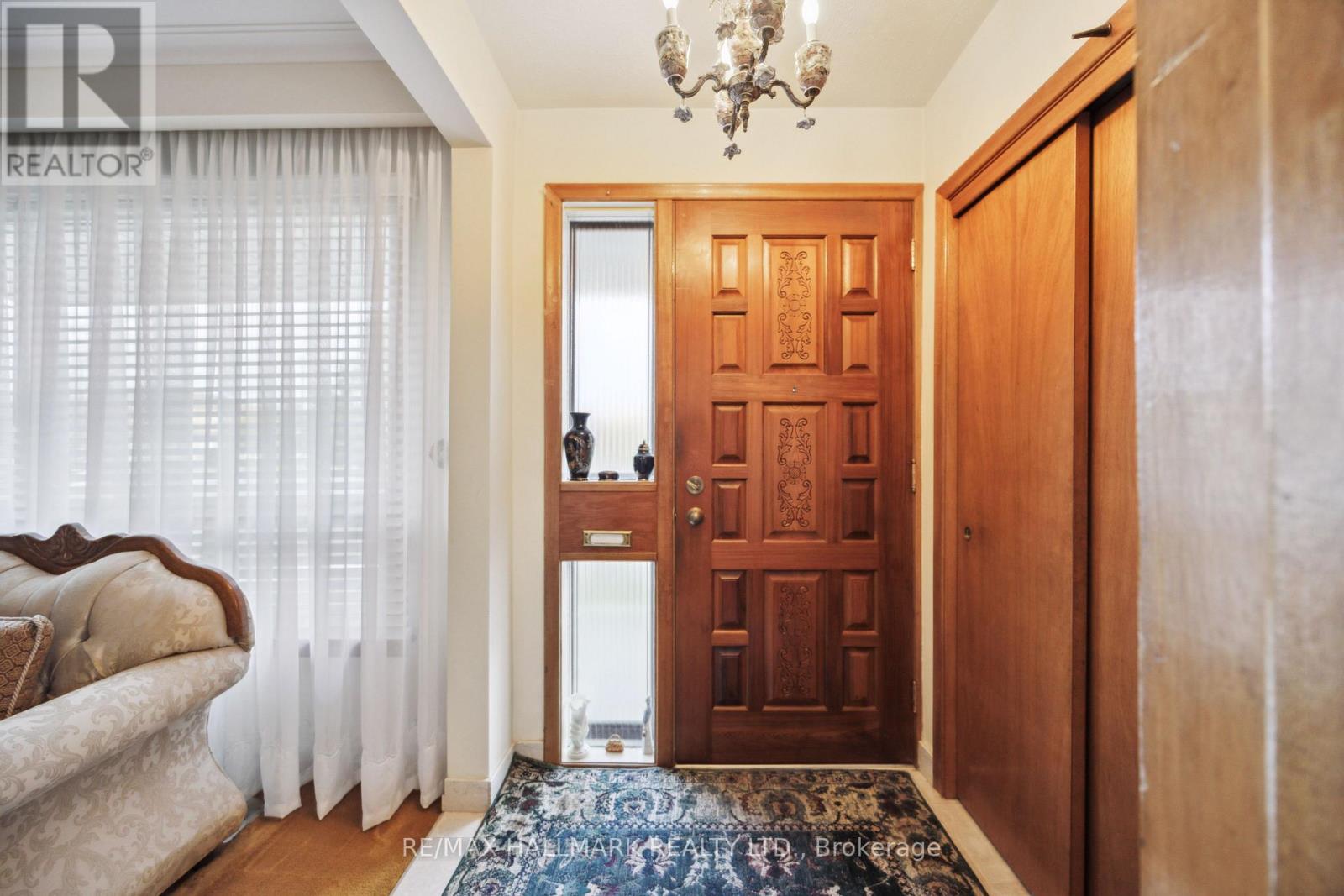 23 Lockington Court, Toronto, Ontario  M9M 2C4 - Photo 2 - W12496988