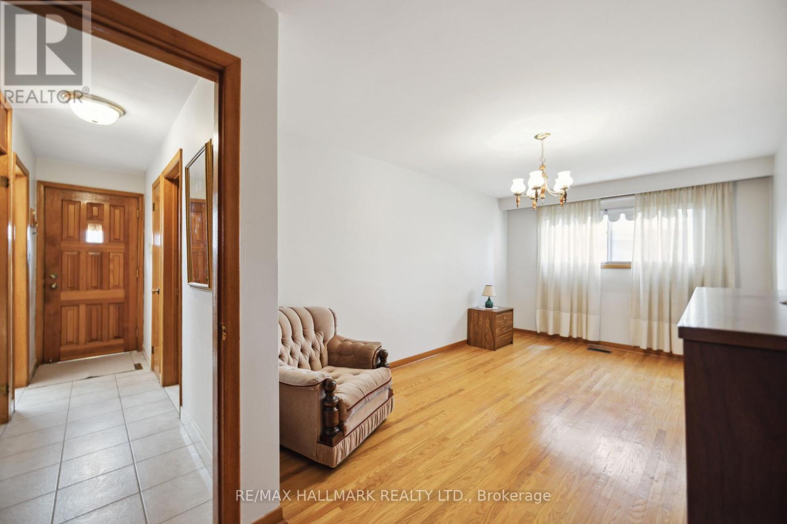 23 Lockington Court, Toronto, Ontario  M9M 2C4 - Photo 21 - W12496988