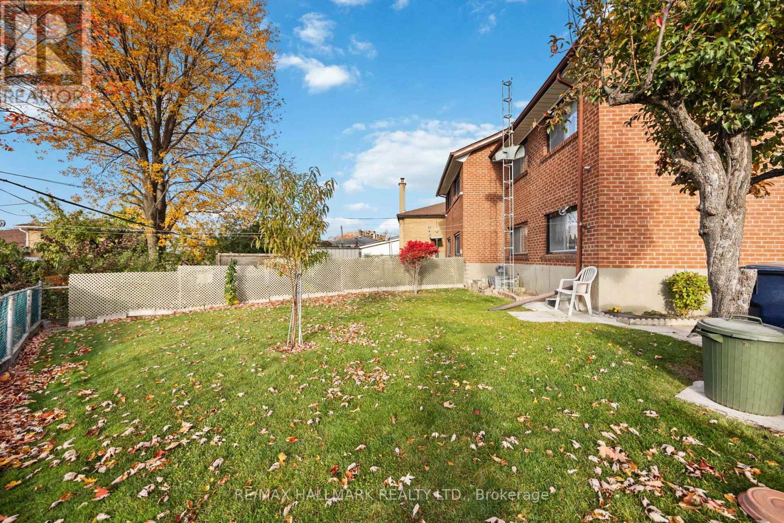 23 Lockington Court, Toronto, Ontario  M9M 2C4 - Photo 28 - W12496988