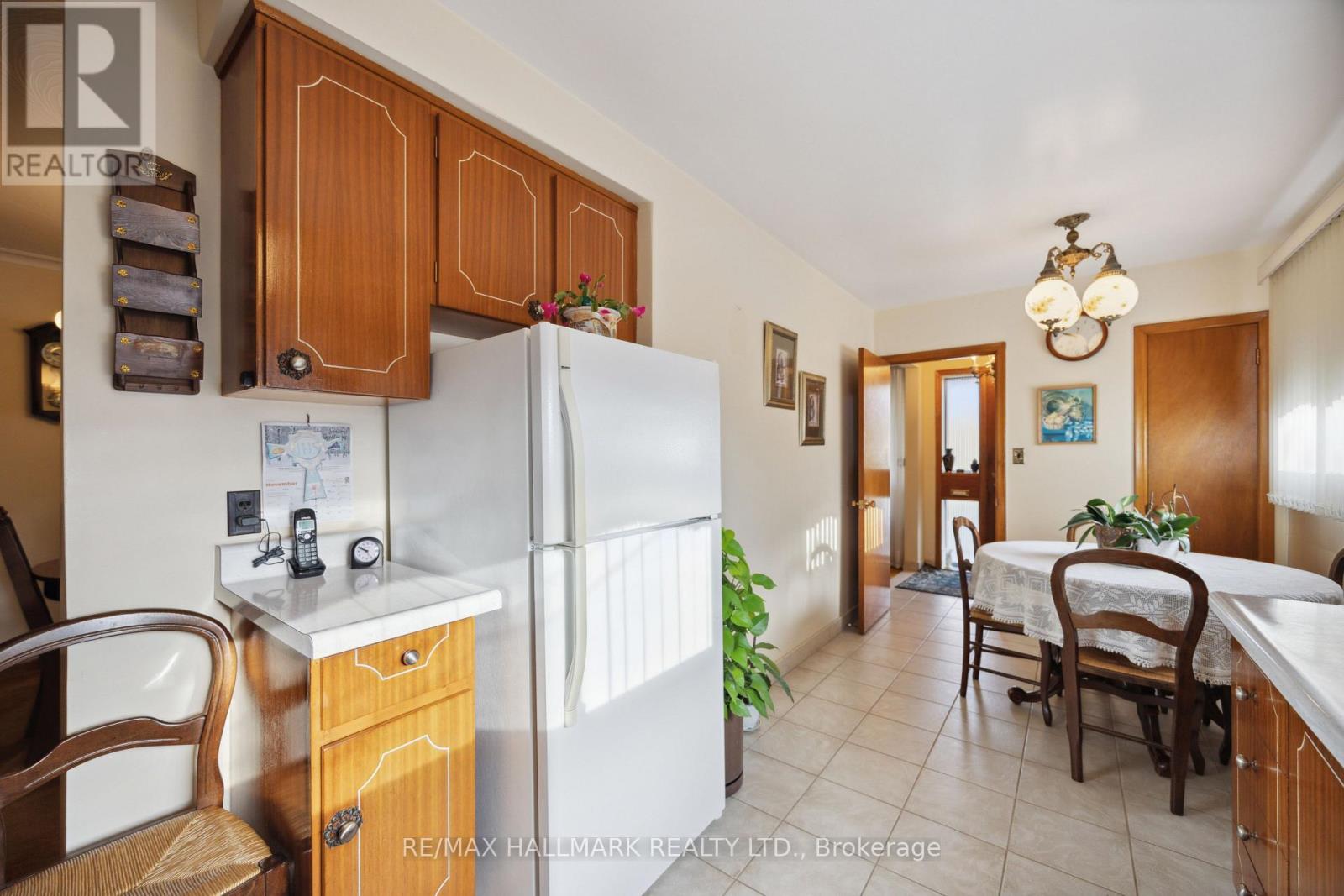 23 Lockington Court, Toronto, Ontario  M9M 2C4 - Photo 7 - W12496988