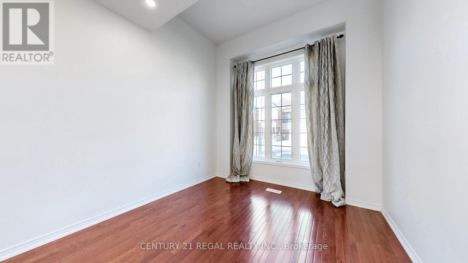 4274 Vivaldi Road, Burlington, Ontario  L7M 0N5 - Photo 4 - W12497030