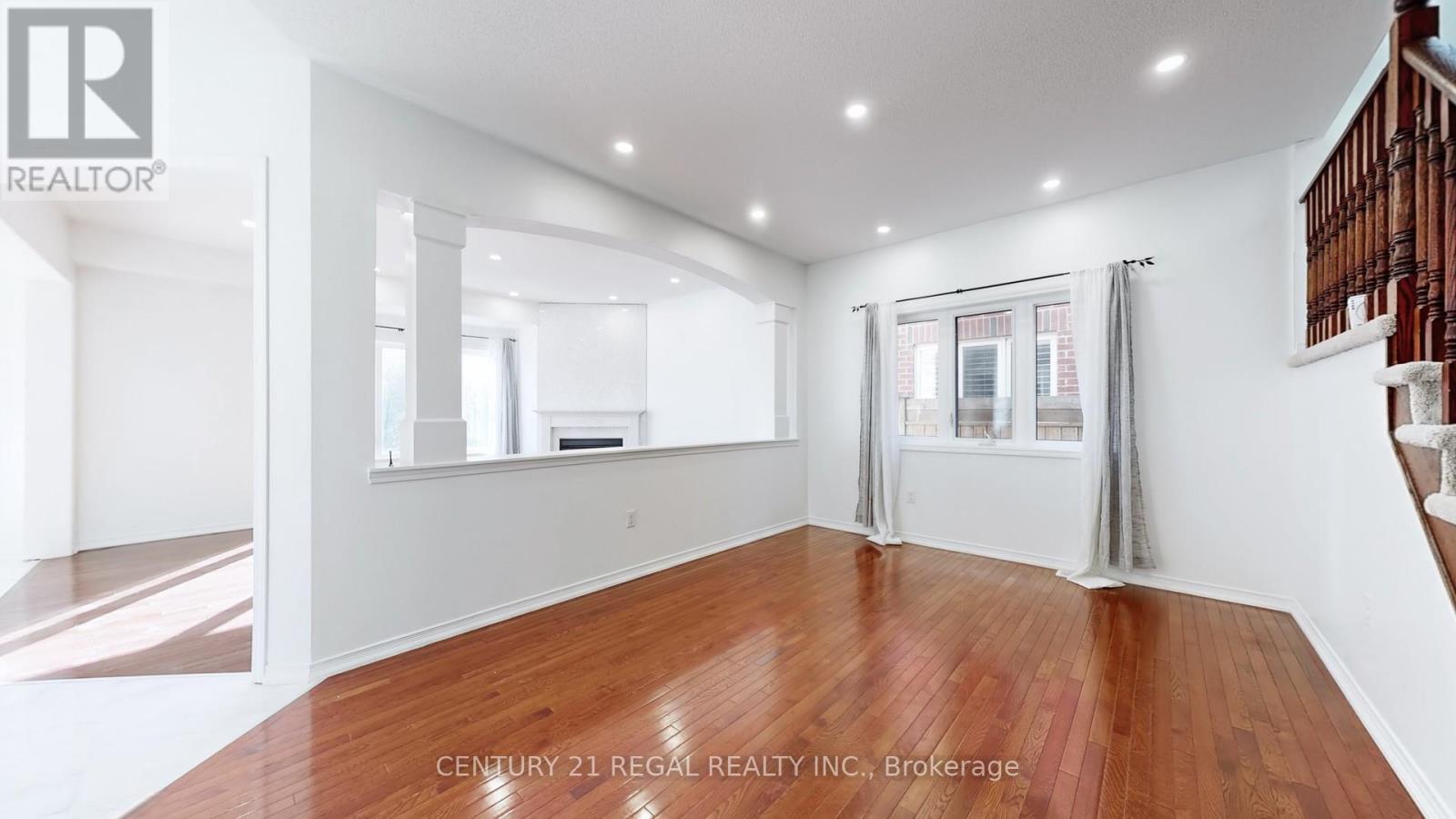 4274 Vivaldi Road, Burlington, Ontario  L7M 0N5 - Photo 5 - W12497030