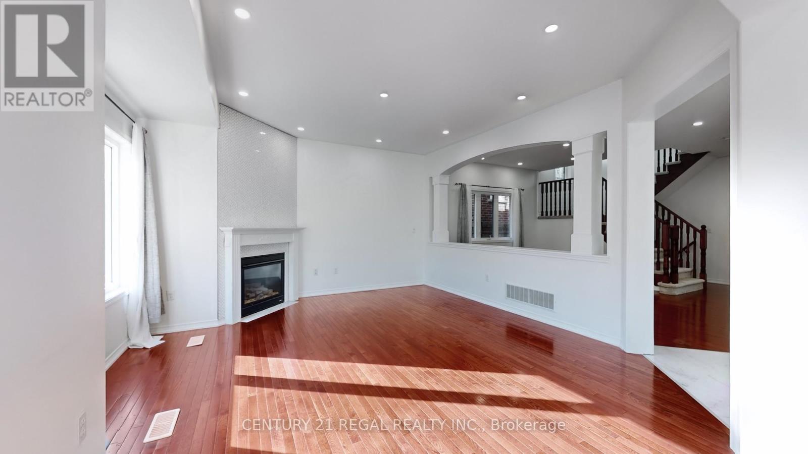 4274 Vivaldi Road, Burlington, Ontario  L7M 0N5 - Photo 9 - W12497030