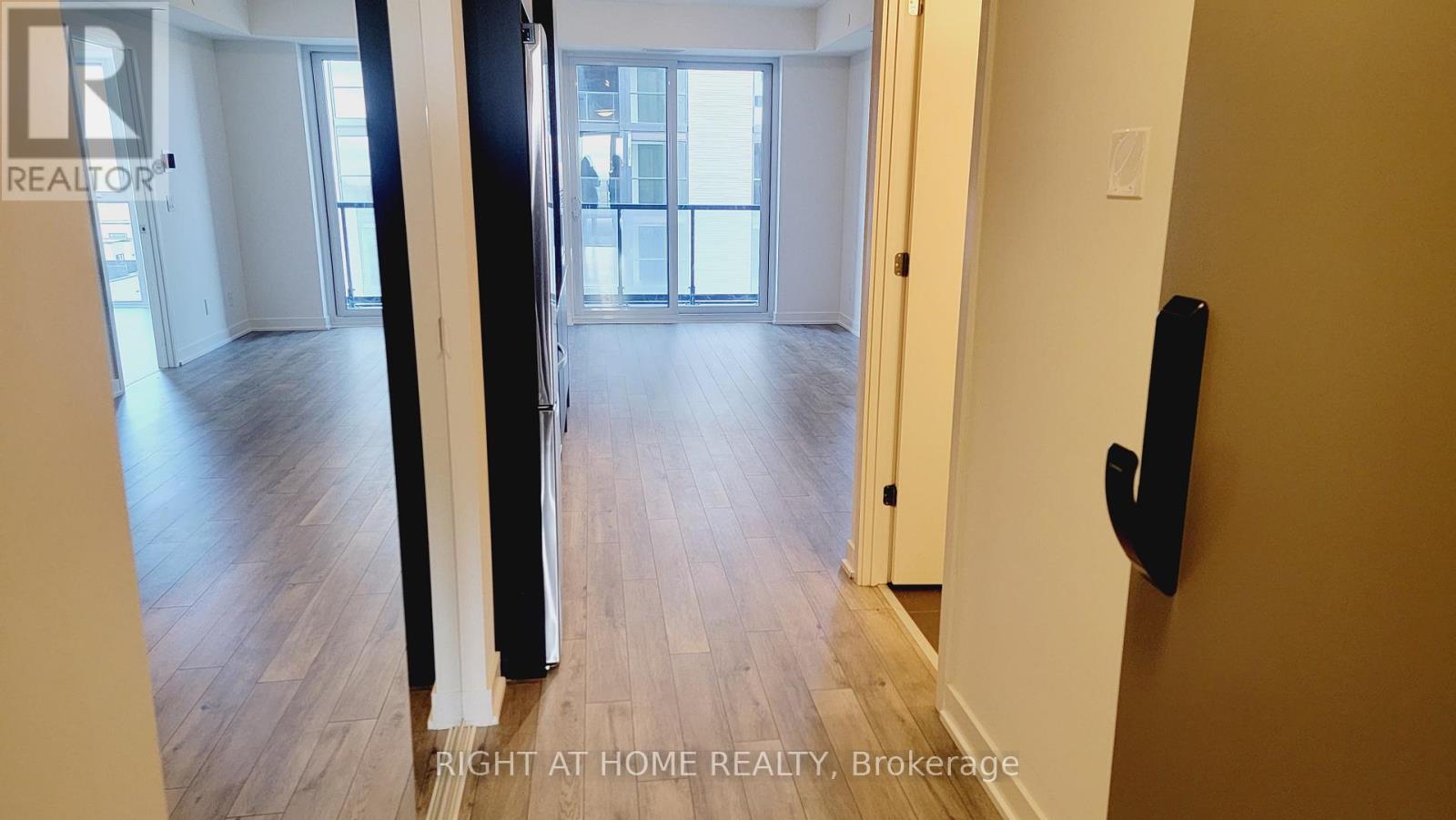 702 - 3079 Trafalgar Road, Oakville, Ontario  L6H 8C5 - Photo 2 - W12497040