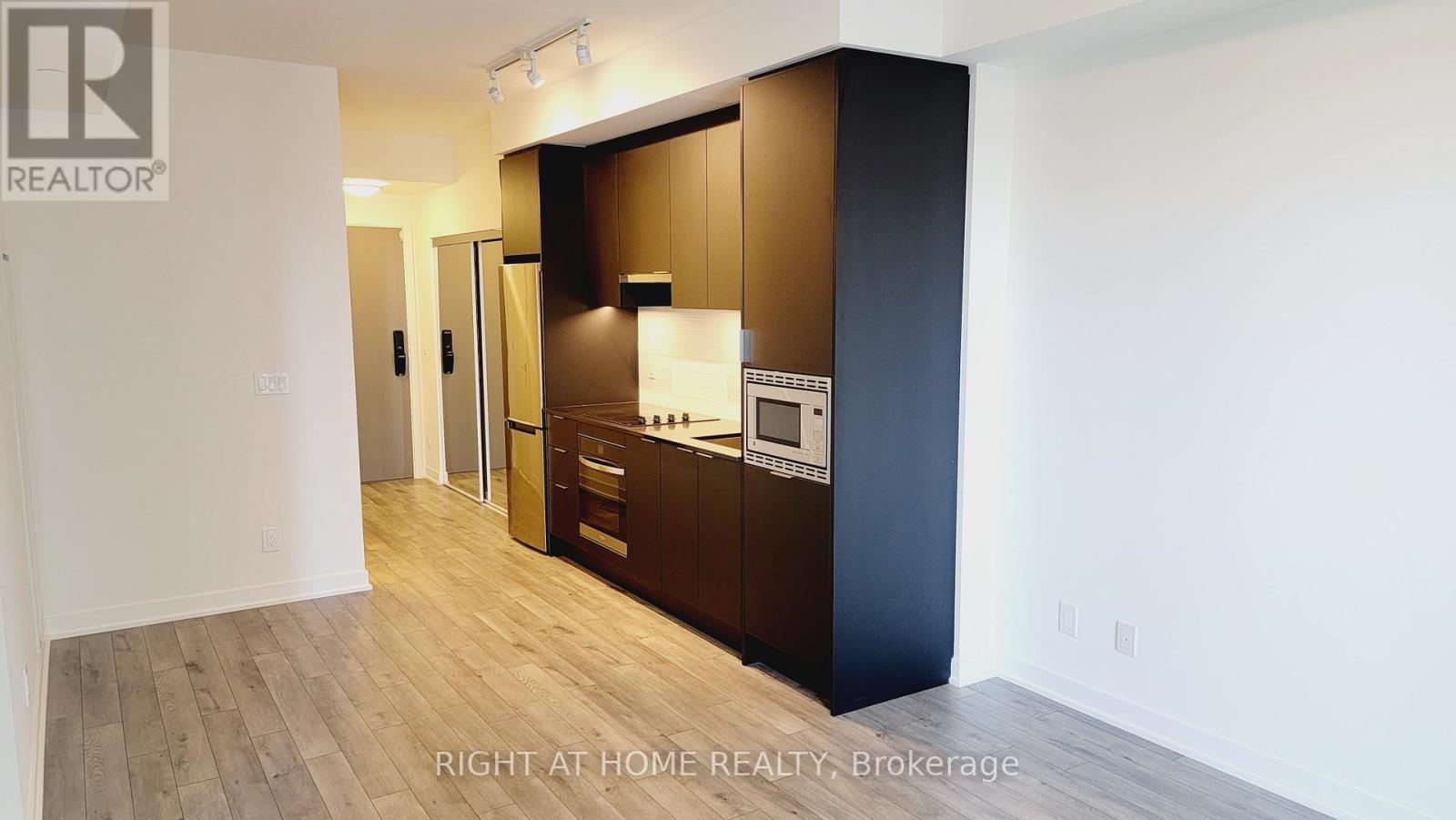 702 - 3079 Trafalgar Road, Oakville, Ontario  L6H 8C5 - Photo 3 - W12497040