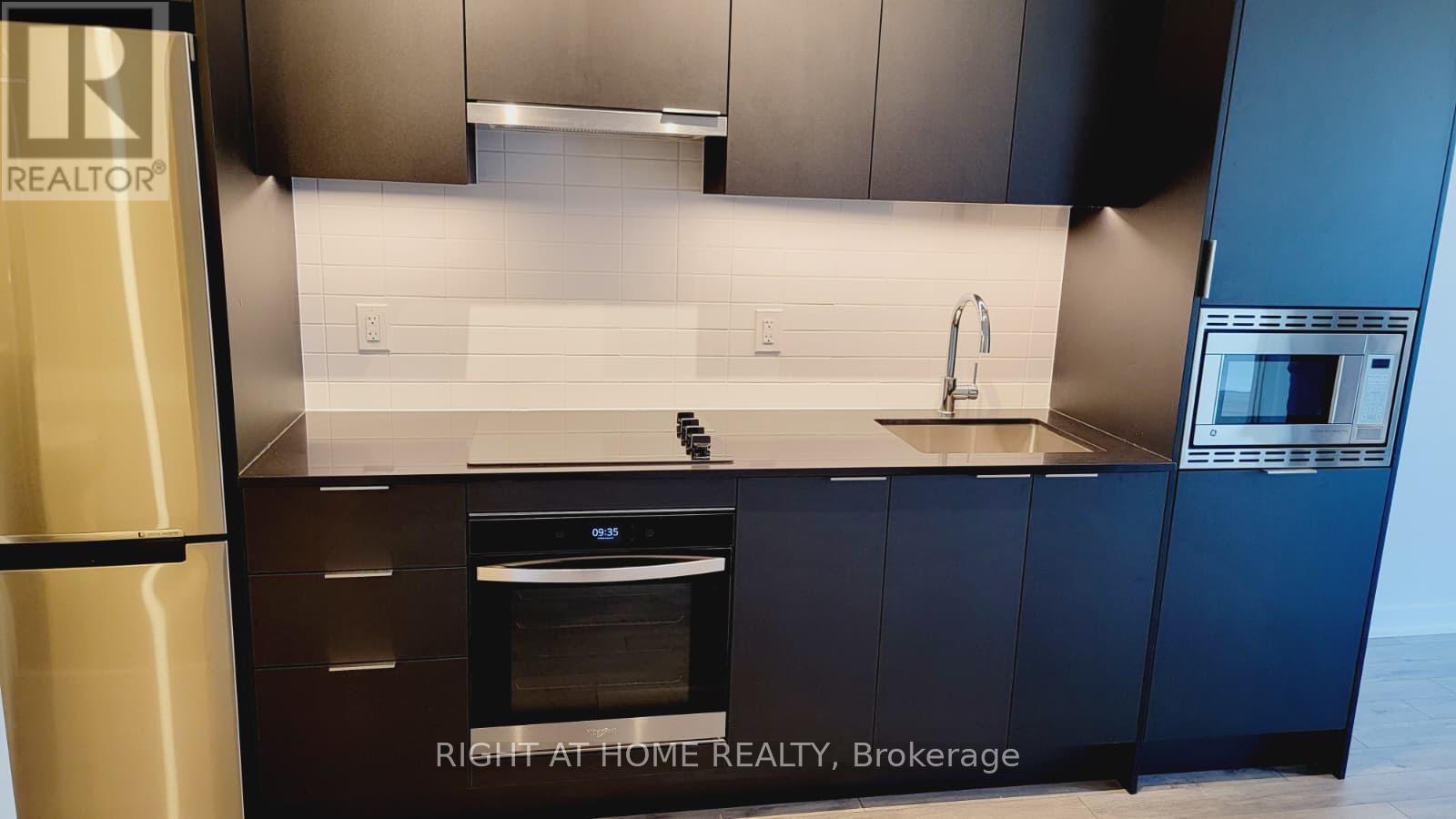 702 - 3079 Trafalgar Road, Oakville, Ontario  L6H 8C5 - Photo 5 - W12497040