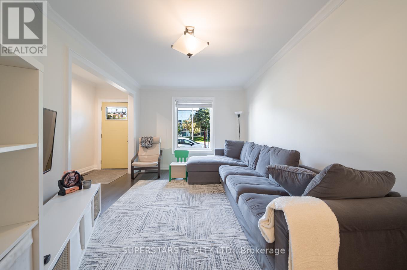 258 Weston Road, Toronto, Ontario  M6N 3P5 - Photo 4 - W12497096