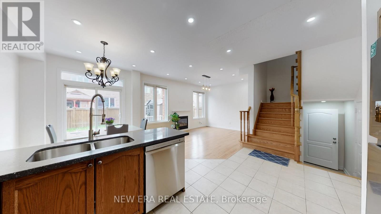 26 Openbay Gardens, Brampton, Ontario  L6R 0V4 - Photo 15 - W12497122