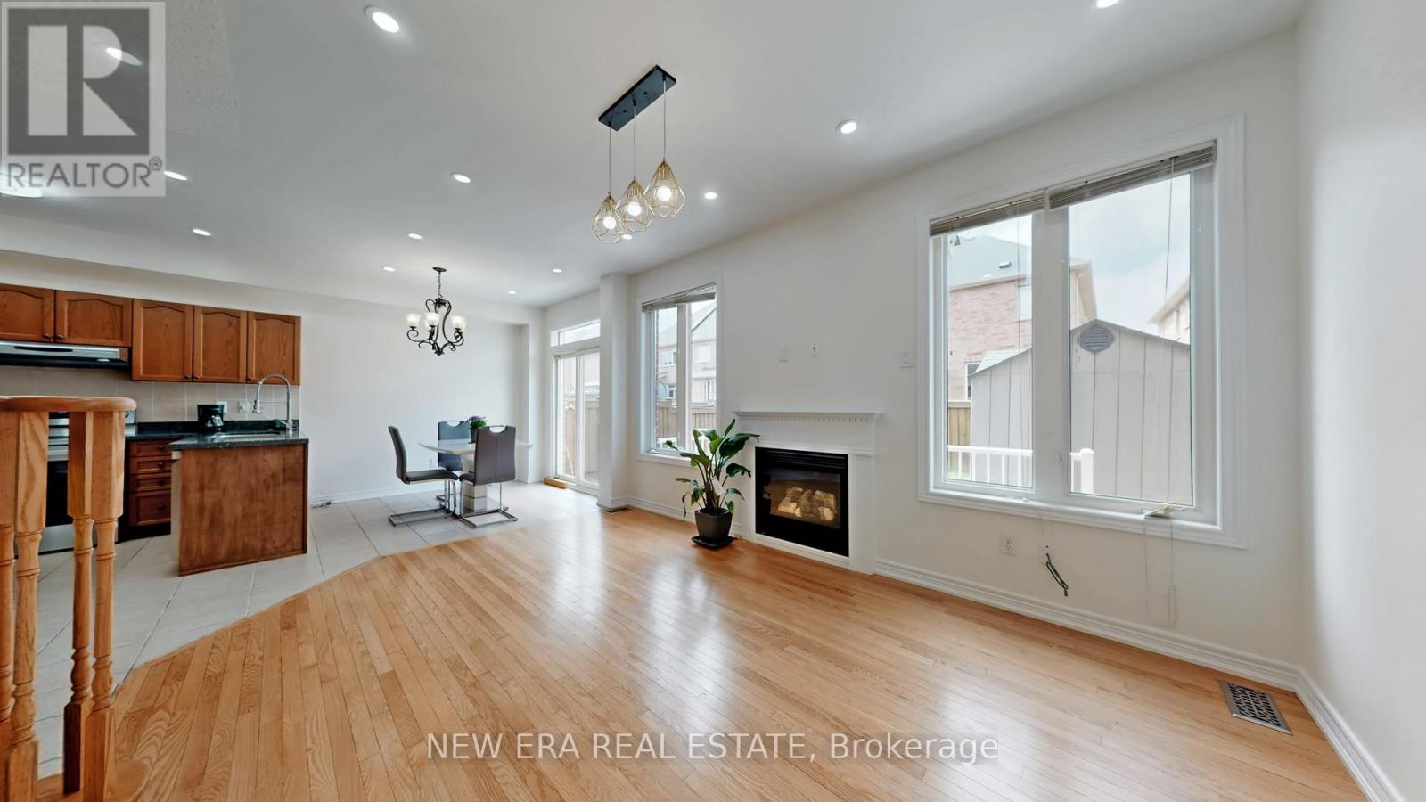 26 Openbay Gardens, Brampton, Ontario  L6R 0V4 - Photo 9 - W12497122