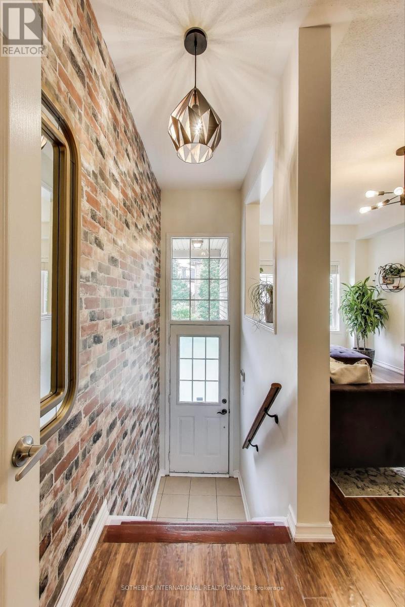 17 - 435 Hensall Circle, Mississauga, Ontario  L5A 4P1 - Photo 3 - W12497140