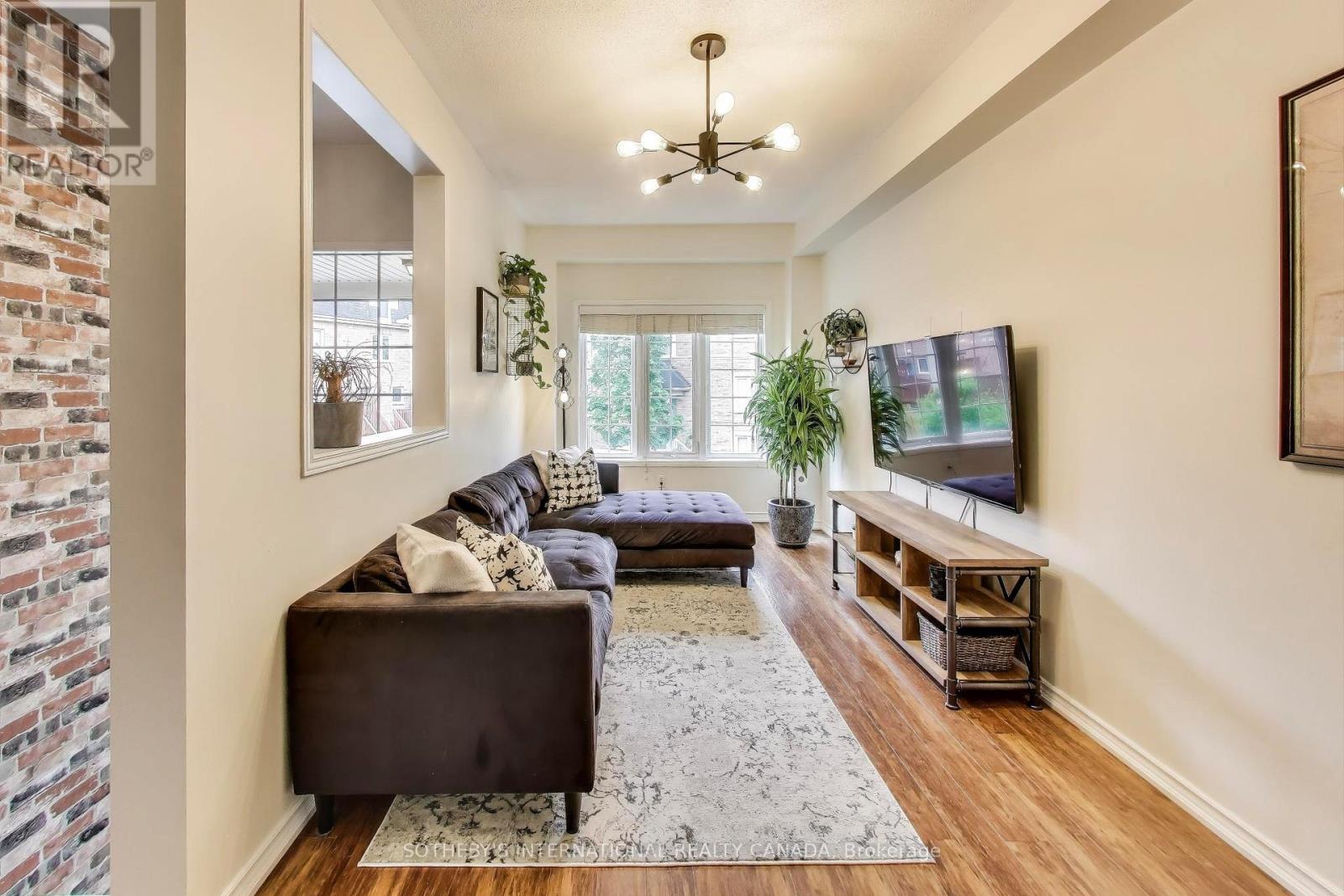 17 - 435 Hensall Circle, Mississauga, Ontario  L5A 4P1 - Photo 5 - W12497140