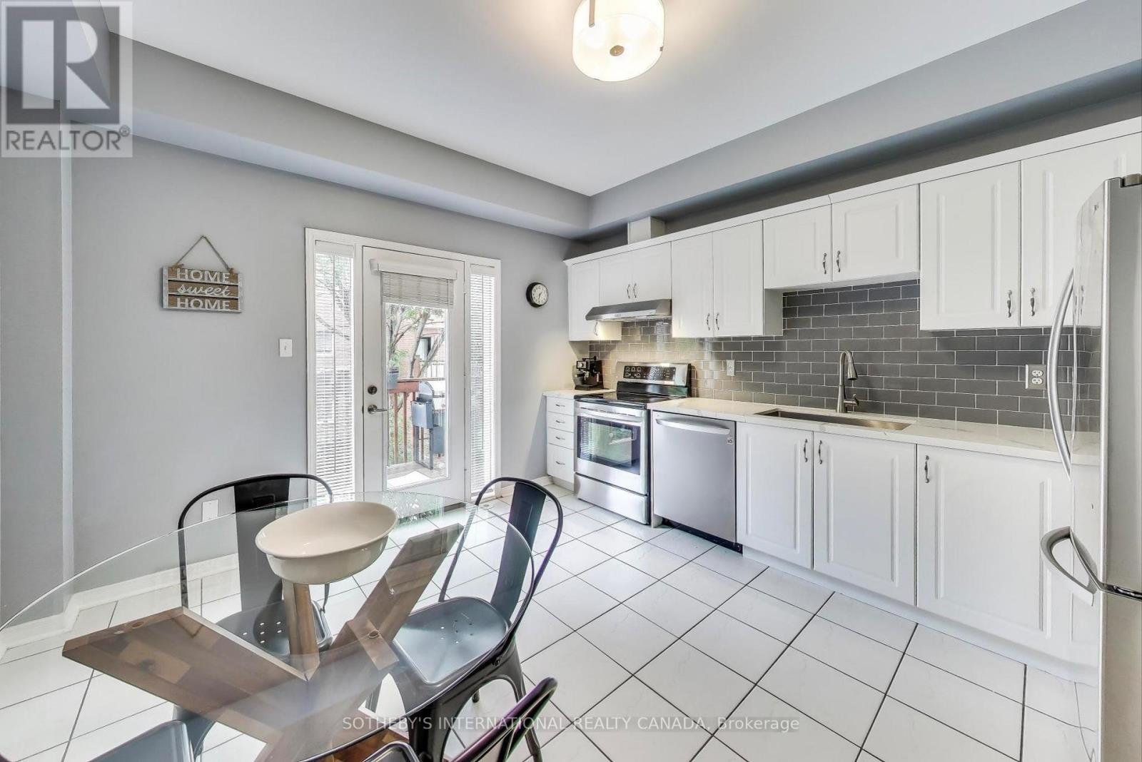 17 - 435 Hensall Circle, Mississauga, Ontario  L5A 4P1 - Photo 8 - W12497140