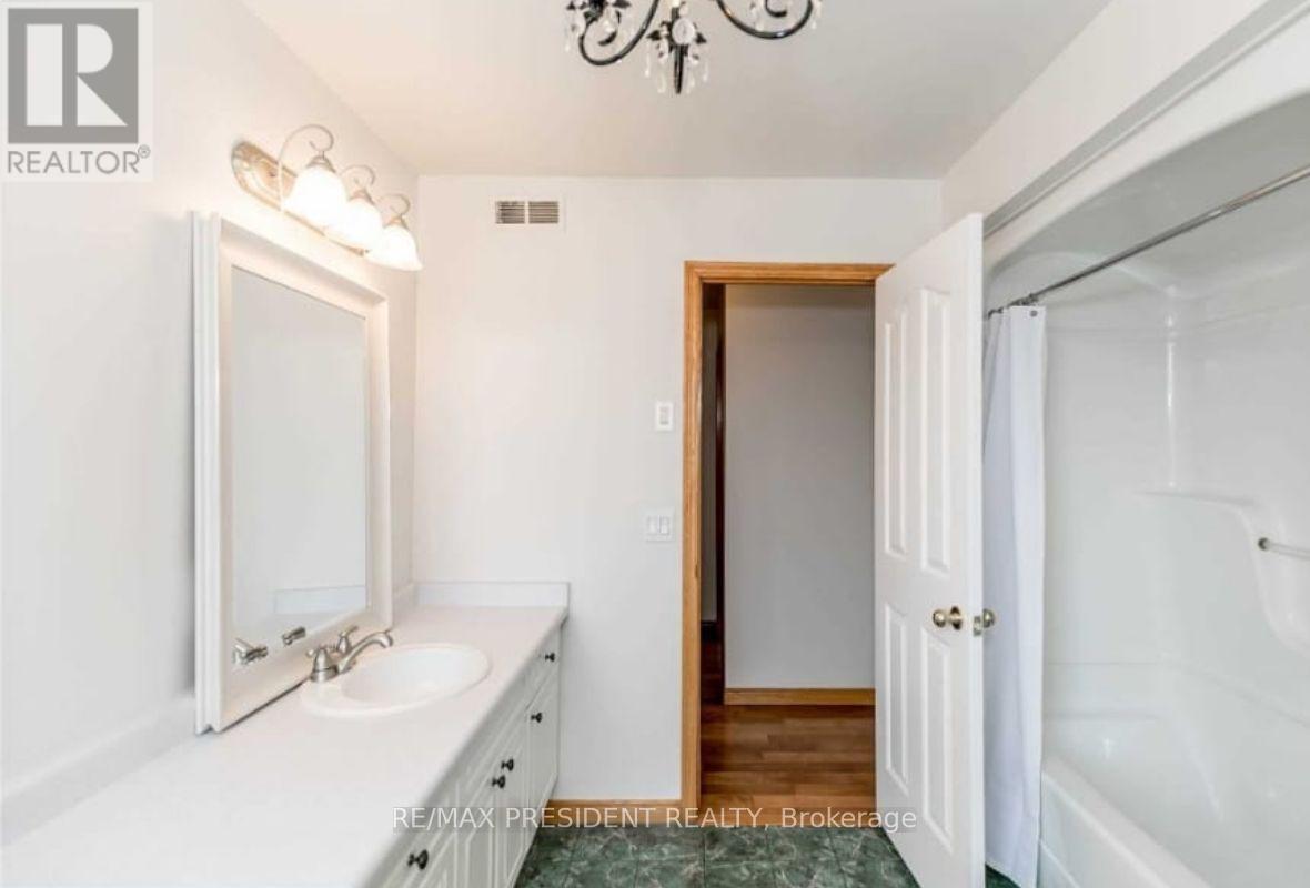 34 Mcfaul Street, Caledon, Ontario  L7K 0Z7 - Photo 5 - W12497148