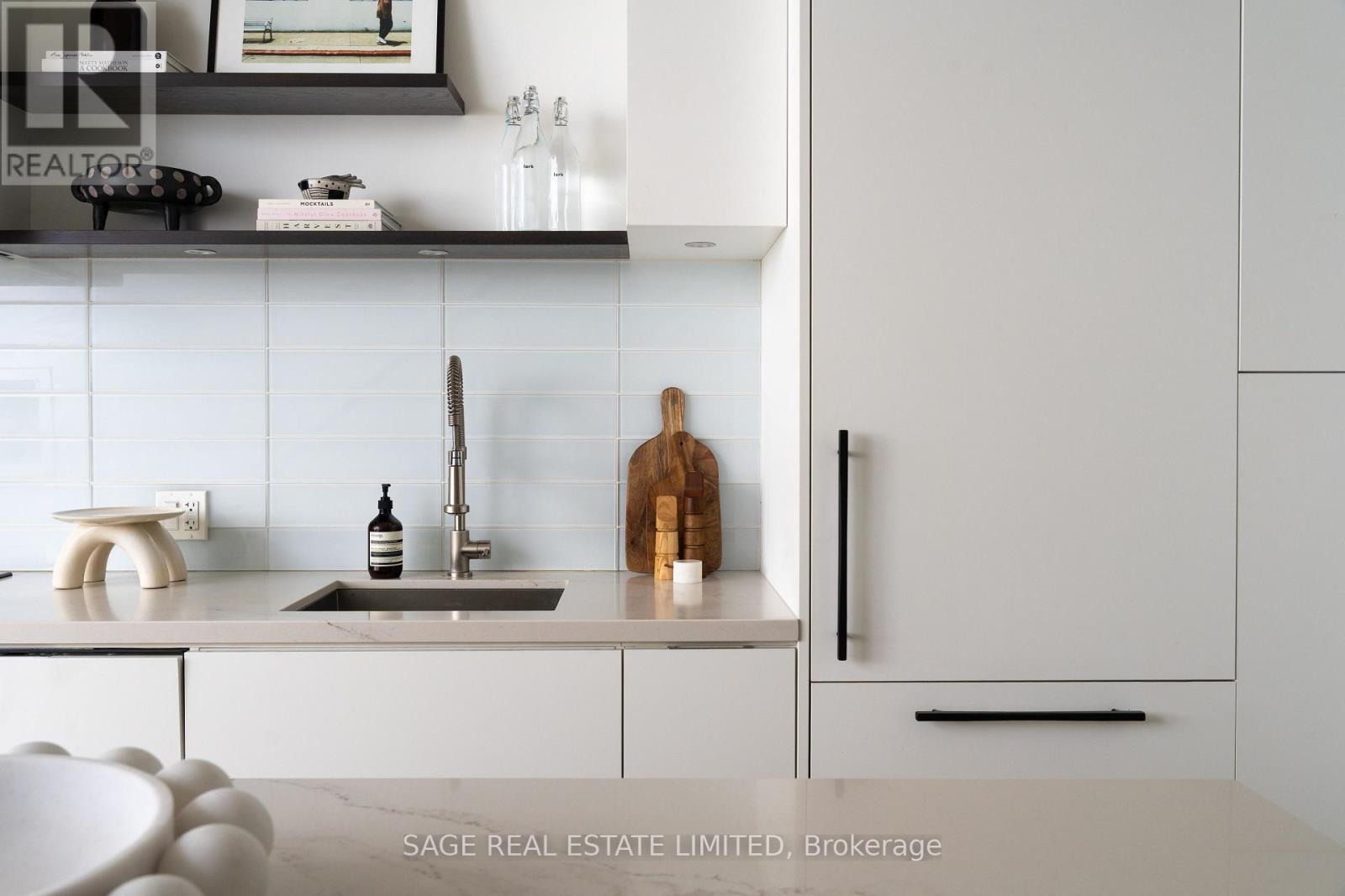 321 - 35 Wabash Avenue, Toronto, Ontario  M6R 0A9 - Photo 2 - W12497196