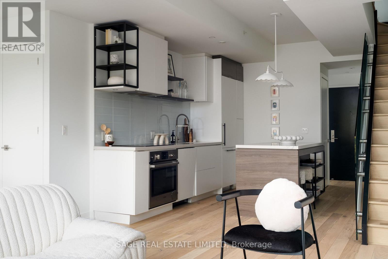 321 - 35 Wabash Avenue, Toronto, Ontario  M6R 0A9 - Photo 8 - W12497196