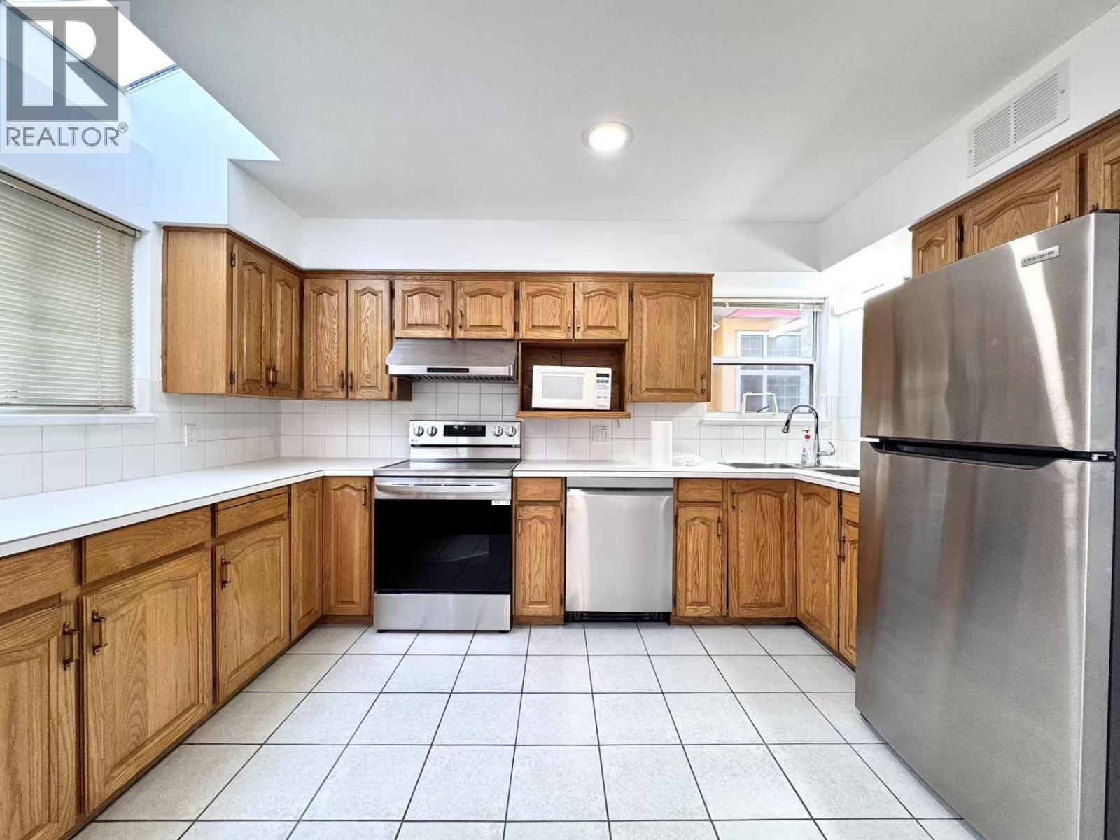 2 1921 Harrison Drive, Vancouver, British Columbia  V5P 2P4 - Photo 3 - R3063644