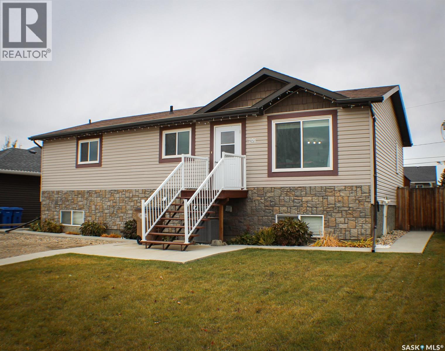 206 Elizabeth Street, Melfort, Saskatchewan  S0E 1A0 - Photo 3 - SK022084