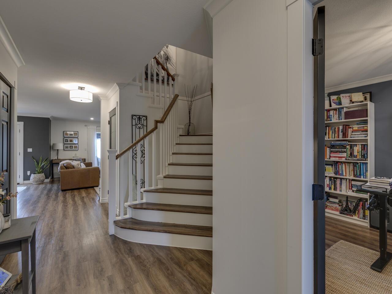 8060 Melburn Drive, Mission, British Columbia  V2V 7B6 - Photo 7 - R3063417