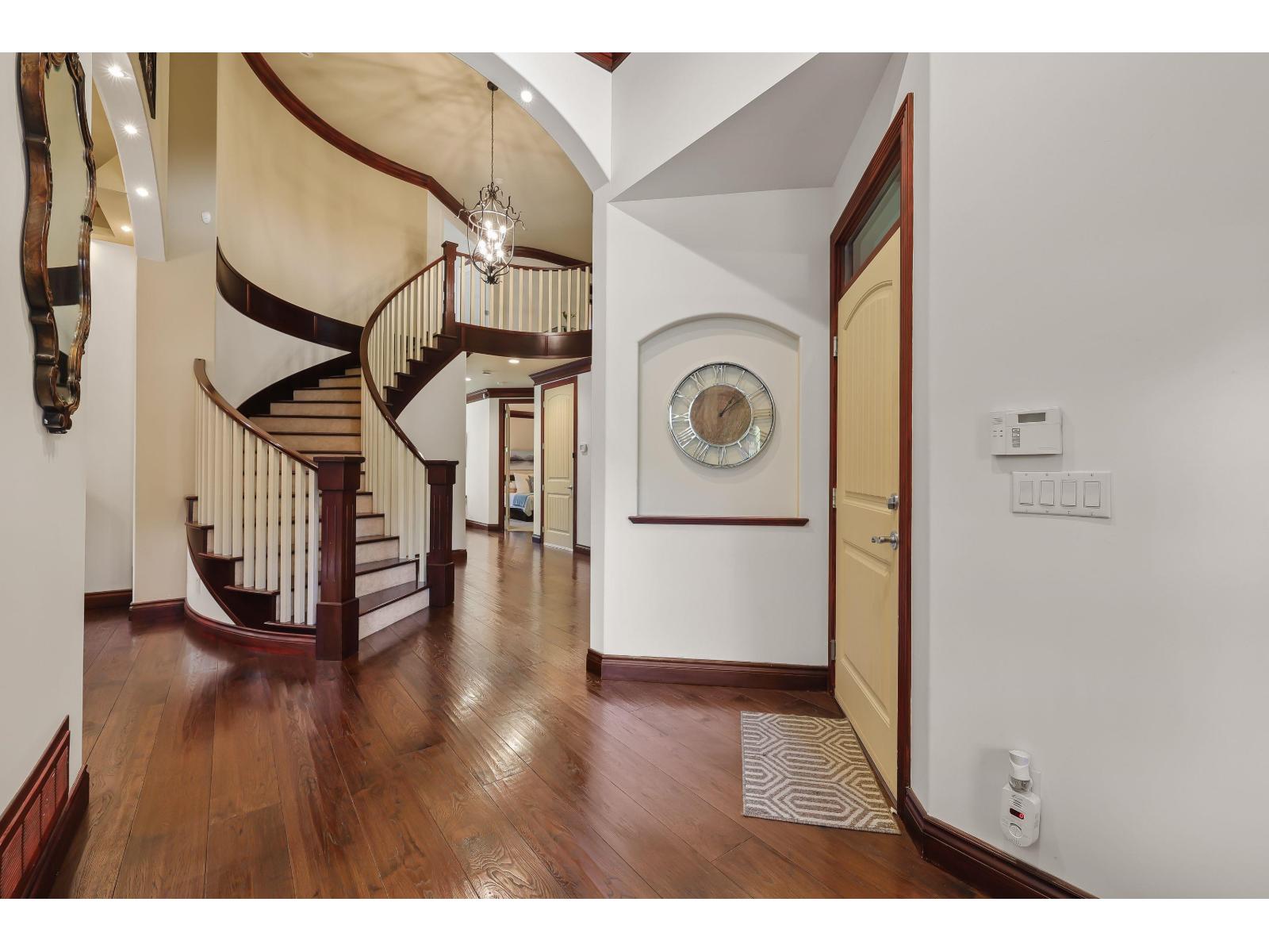 19695 71 Avenue, Surrey, British Columbia  V2Y 2Z7 - Photo 3 - R3063592