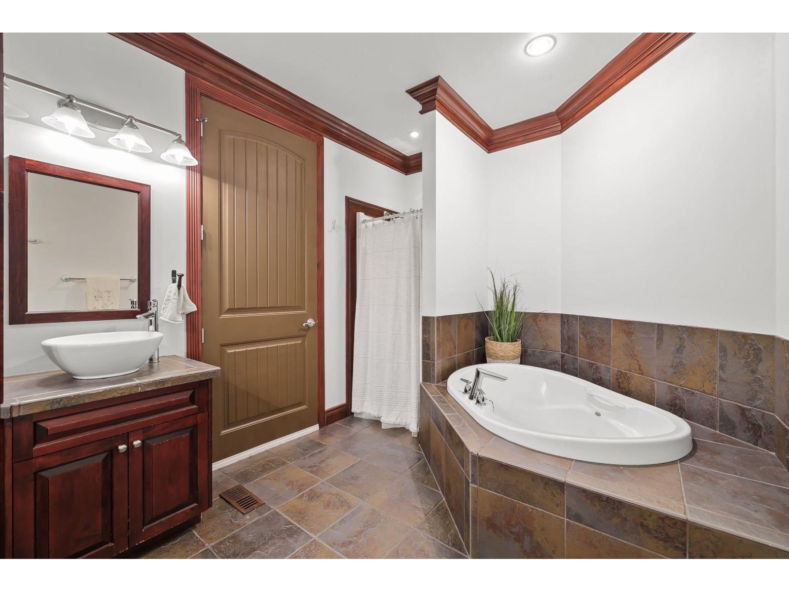 19695 71 Avenue, Surrey, British Columbia  V2Y 2Z7 - Photo 22 - R3063592