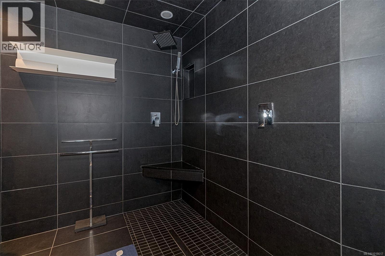 302 1407 Government St, Victoria, British Columbia  V8W 1Z1 - Photo 32 - 1018617