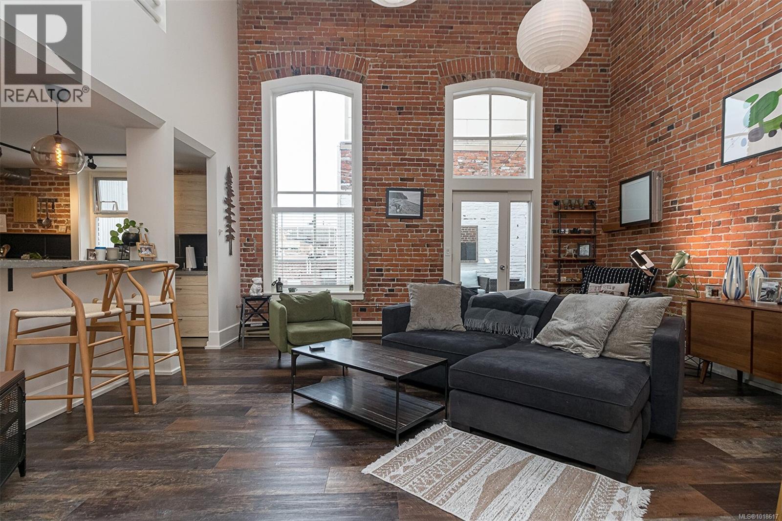 302 1407 Government St, Victoria, British Columbia  V8W 1Z1 - Photo 2 - 1018617