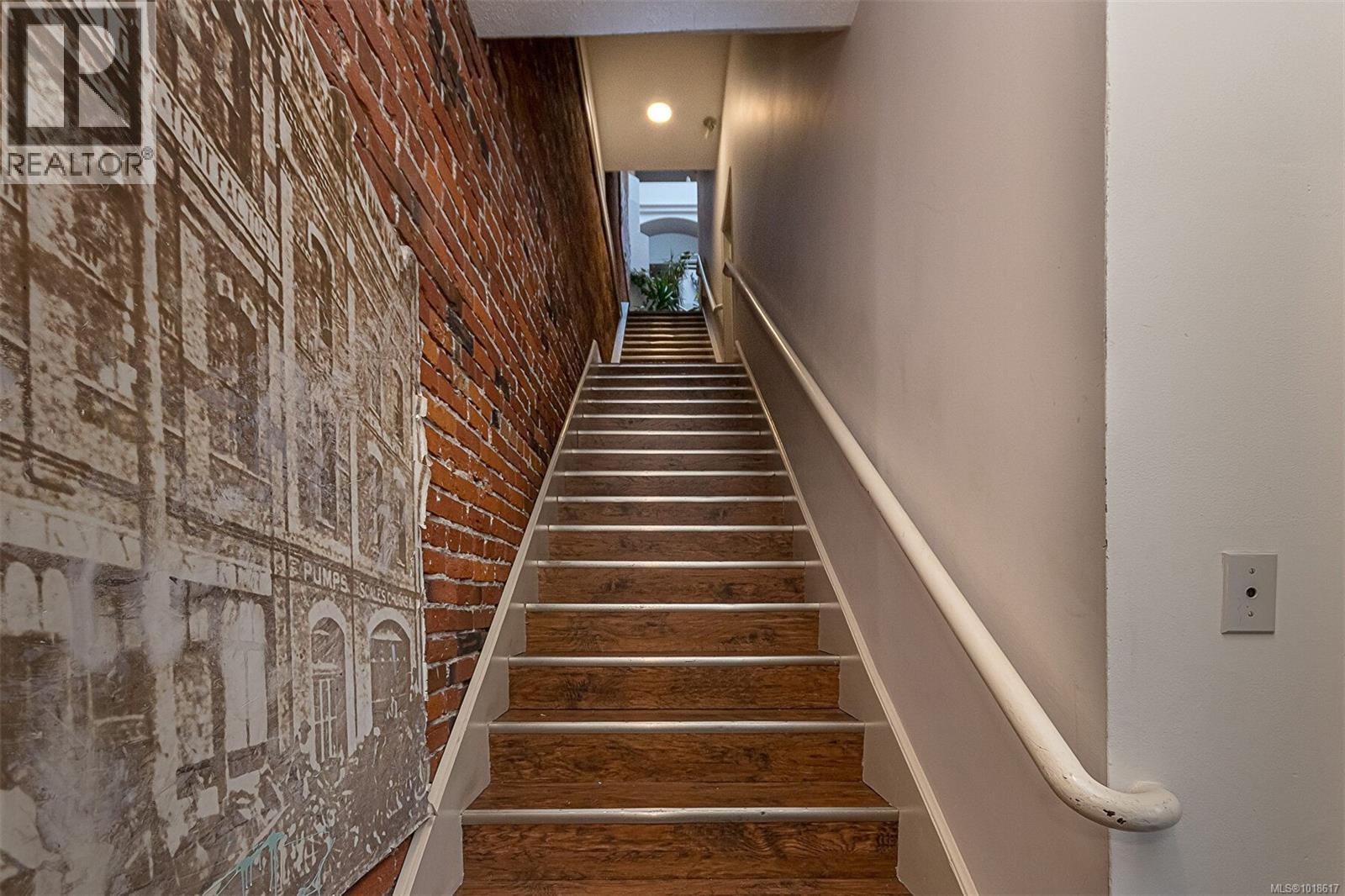 302 1407 Government St, Victoria, British Columbia  V8W 1Z1 - Photo 4 - 1018617