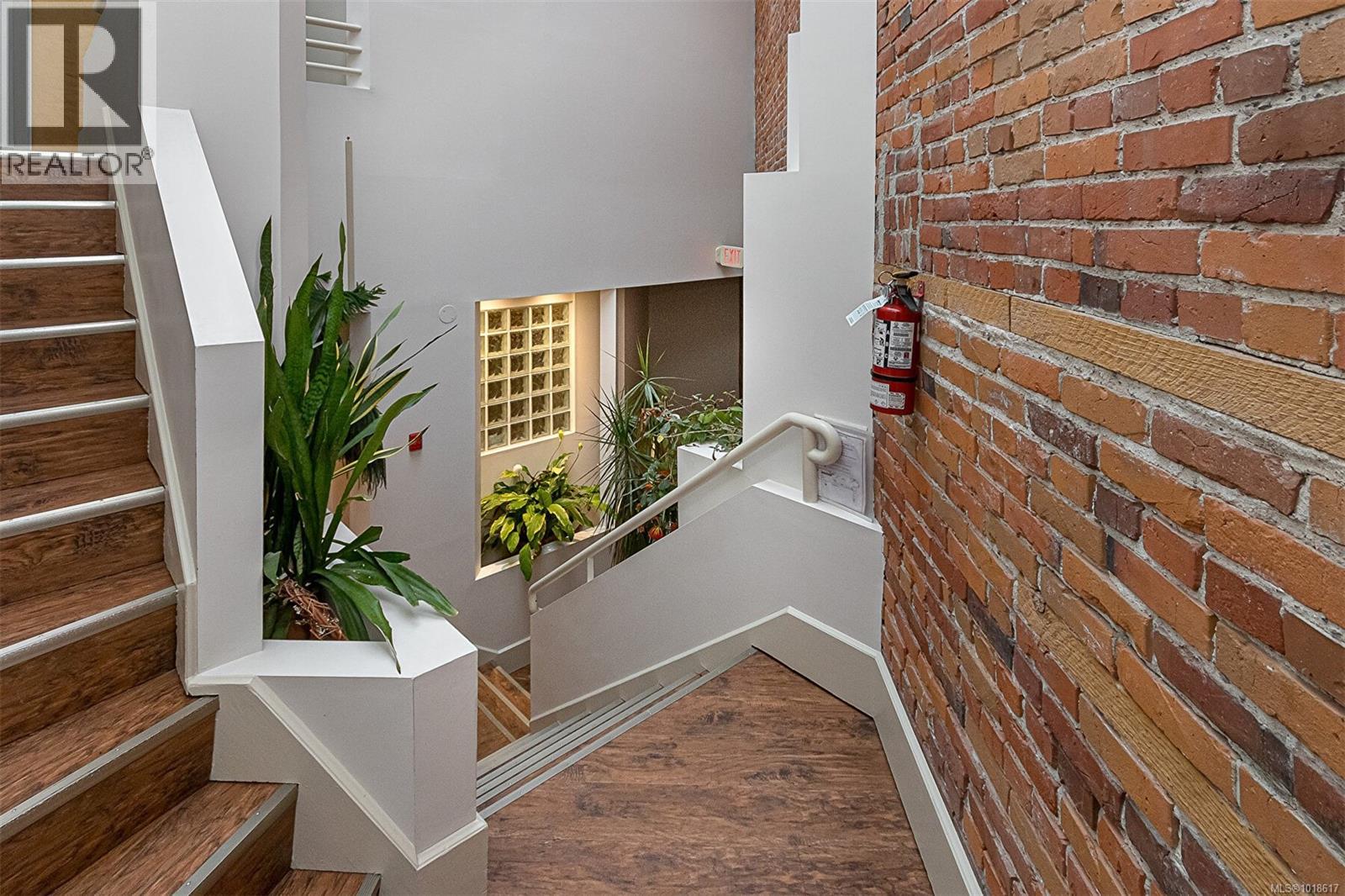 302 1407 Government St, Victoria, British Columbia  V8W 1Z1 - Photo 8 - 1018617