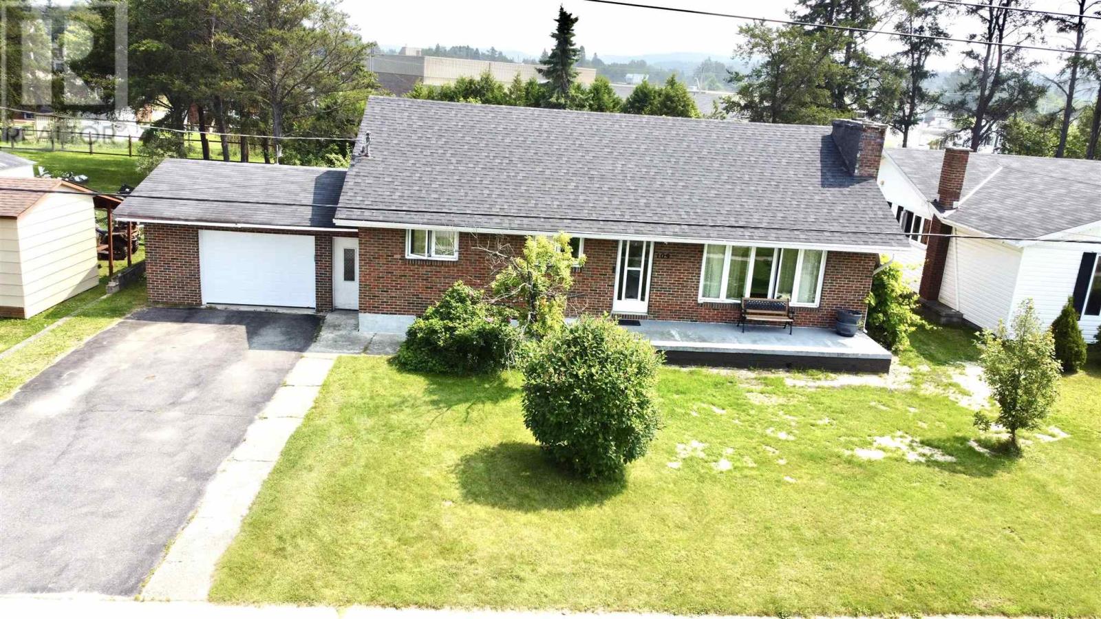 109 Regina CRES, Wawa, Ontario