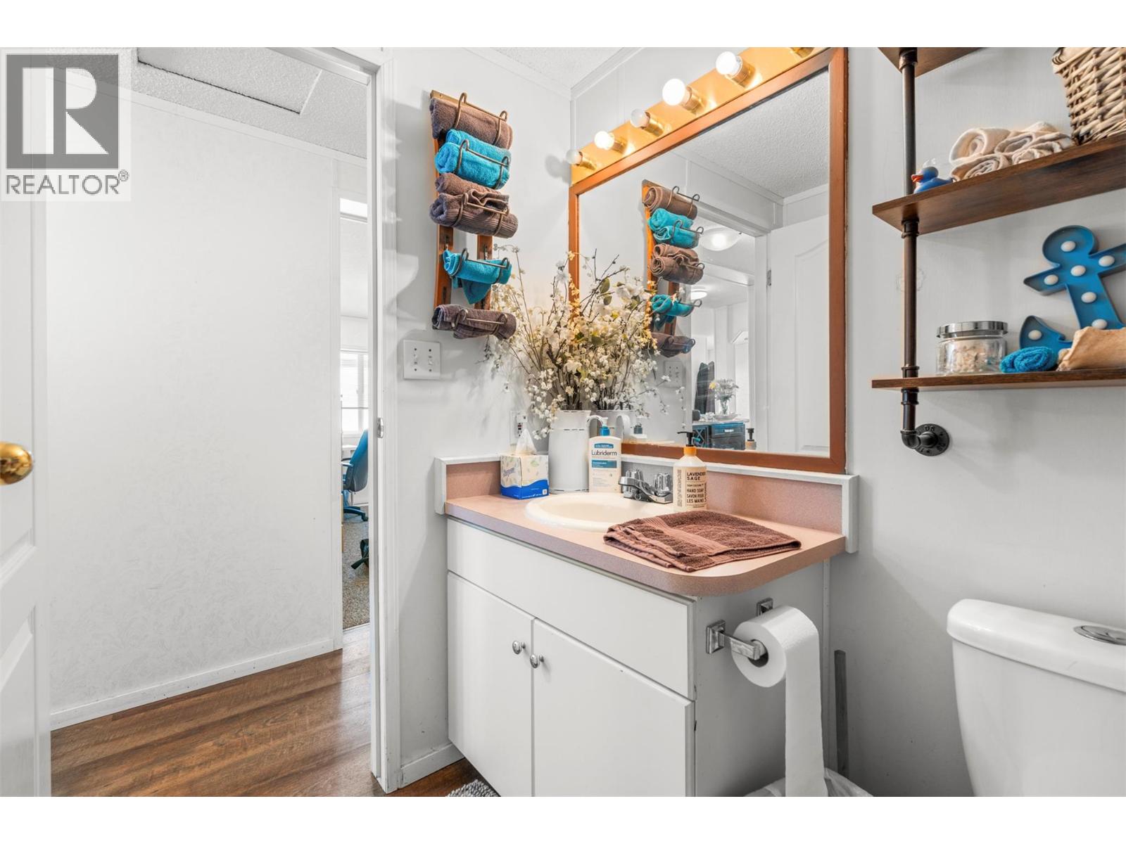 15401 Kalamalka Lake Road Unit# 210, Coldstream, British Columbia  V1B 1Z3 - Photo 17 - 10367270