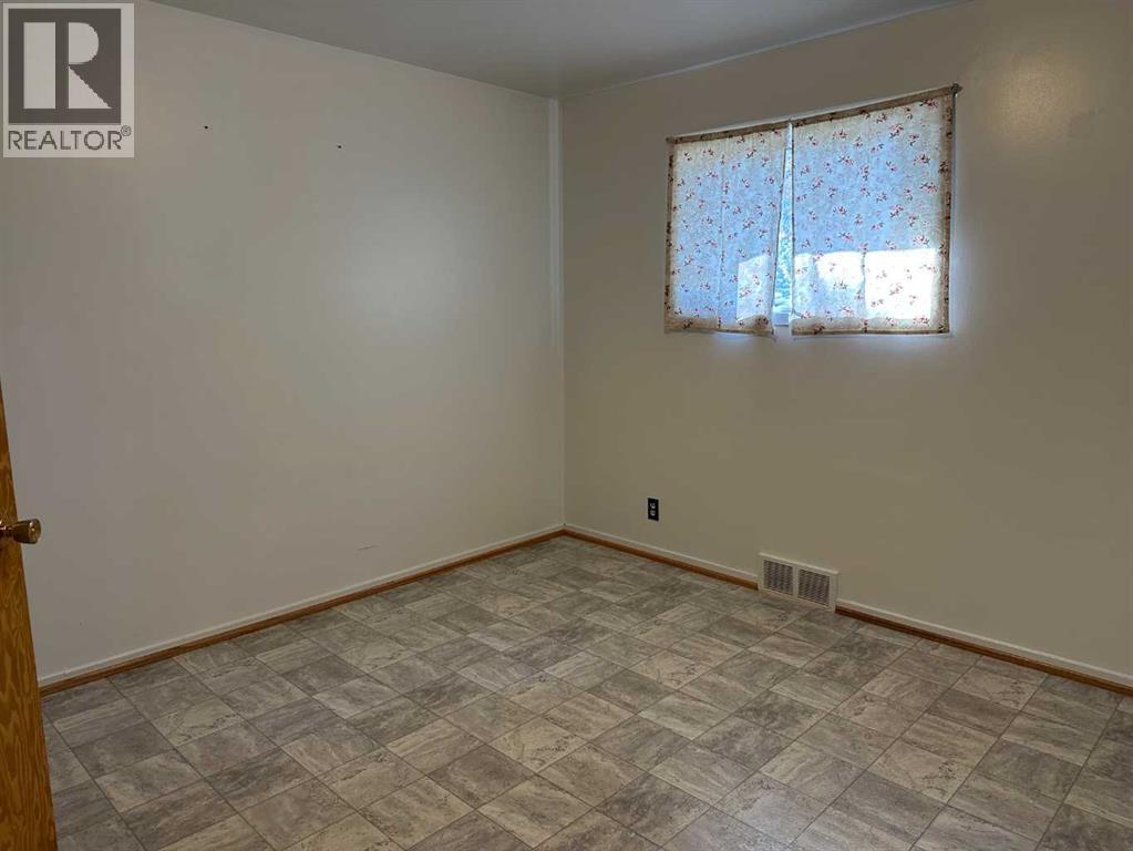 122 3 Avenue N, Vauxhall, Alberta  T0K 2K0 - Photo 6 - A2255668