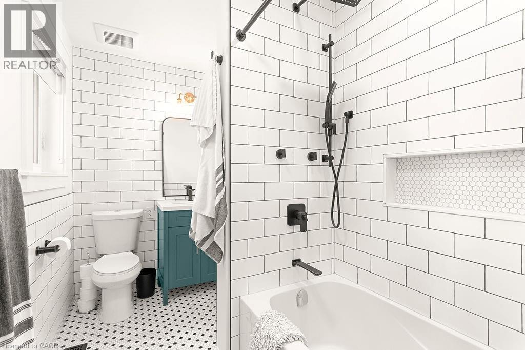 16 Edgecroft Crescent, Stoney Creek, Ontario  L8J 3Y6 - Photo 32 - 40780516