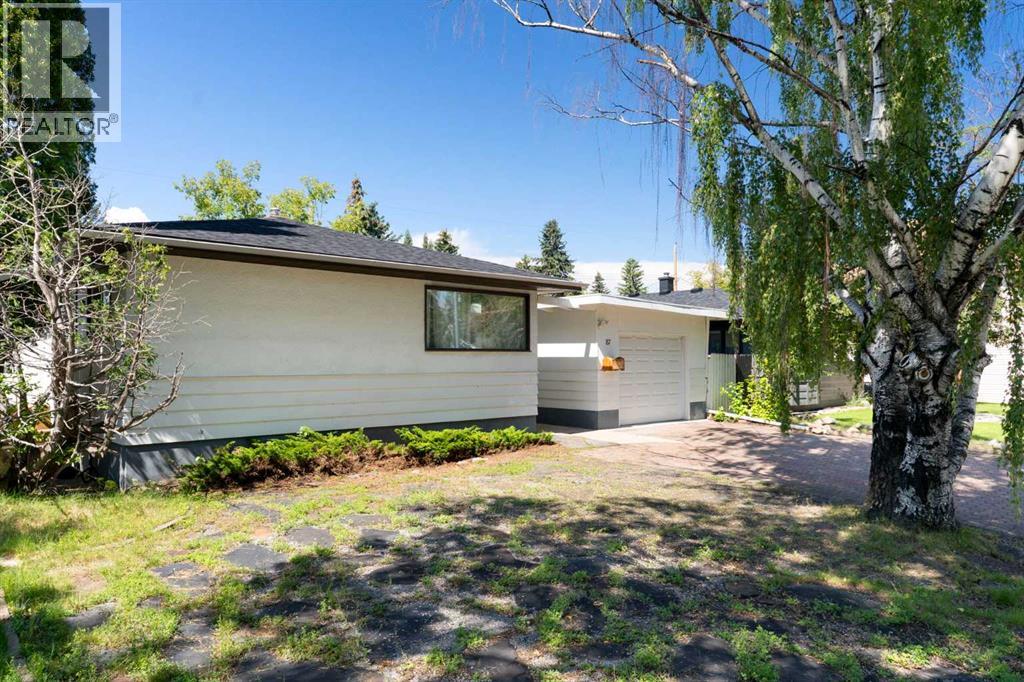 87 Hillgrove Drive Sw, Calgary, Alberta  T2V 3L8 - Photo 2 - A2246065