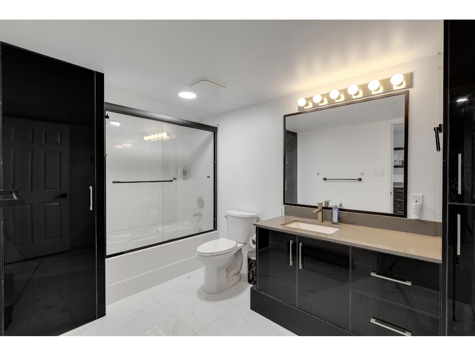 18040 20 Avenue, White Rock, British Columbia  V3S 9V7 - Photo 29 - R3063558