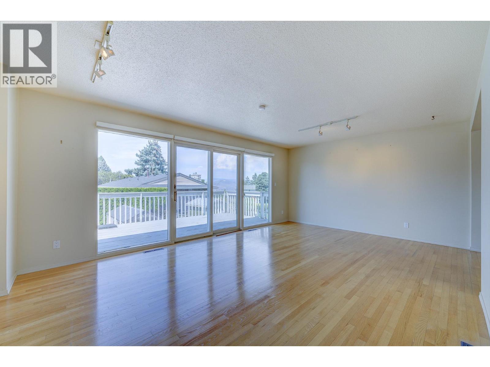 1262 Gibraltar Wynd, Kamloops, British Columbia  V2C 1S7 - Photo 3 - 10367276