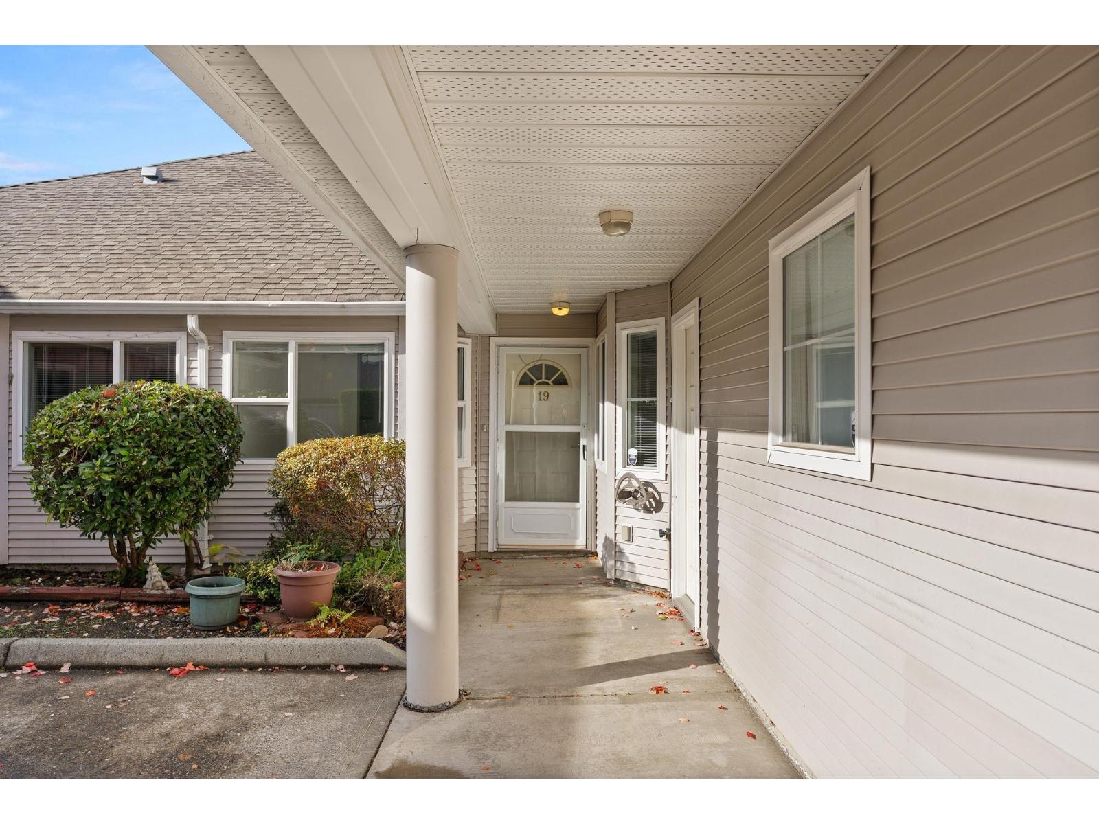 19 7127 124th Street, Surrey, British Columbia  V3W 3W9 - Photo 2 - R3063610